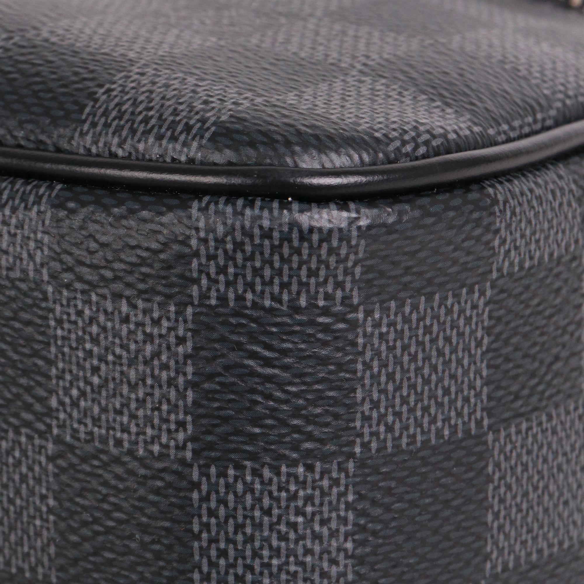 LOUIS VUITTON - Trousse de toilette Louis Vuitton en toile damier graphite