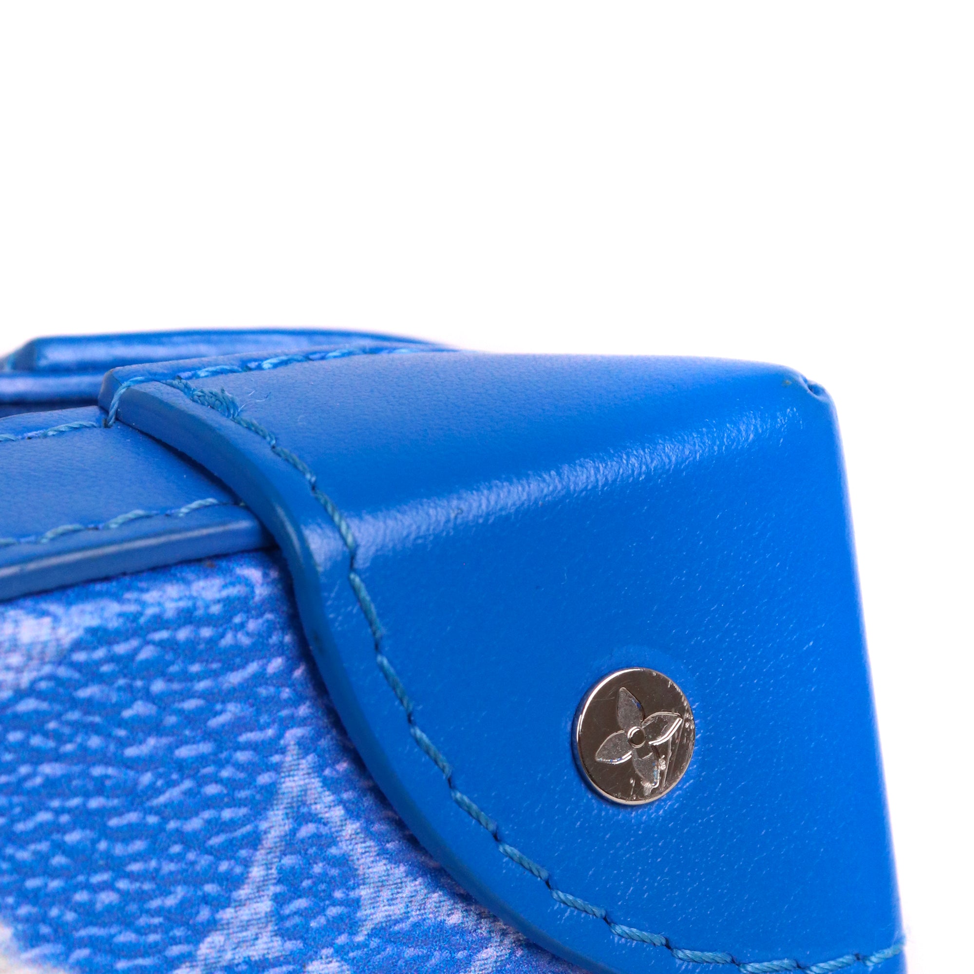 LOUIS VUITTON - Sac à bandoulière Trunk Clutch Cloud Louis Vuitton en toile monogrammée bleue édition limitée