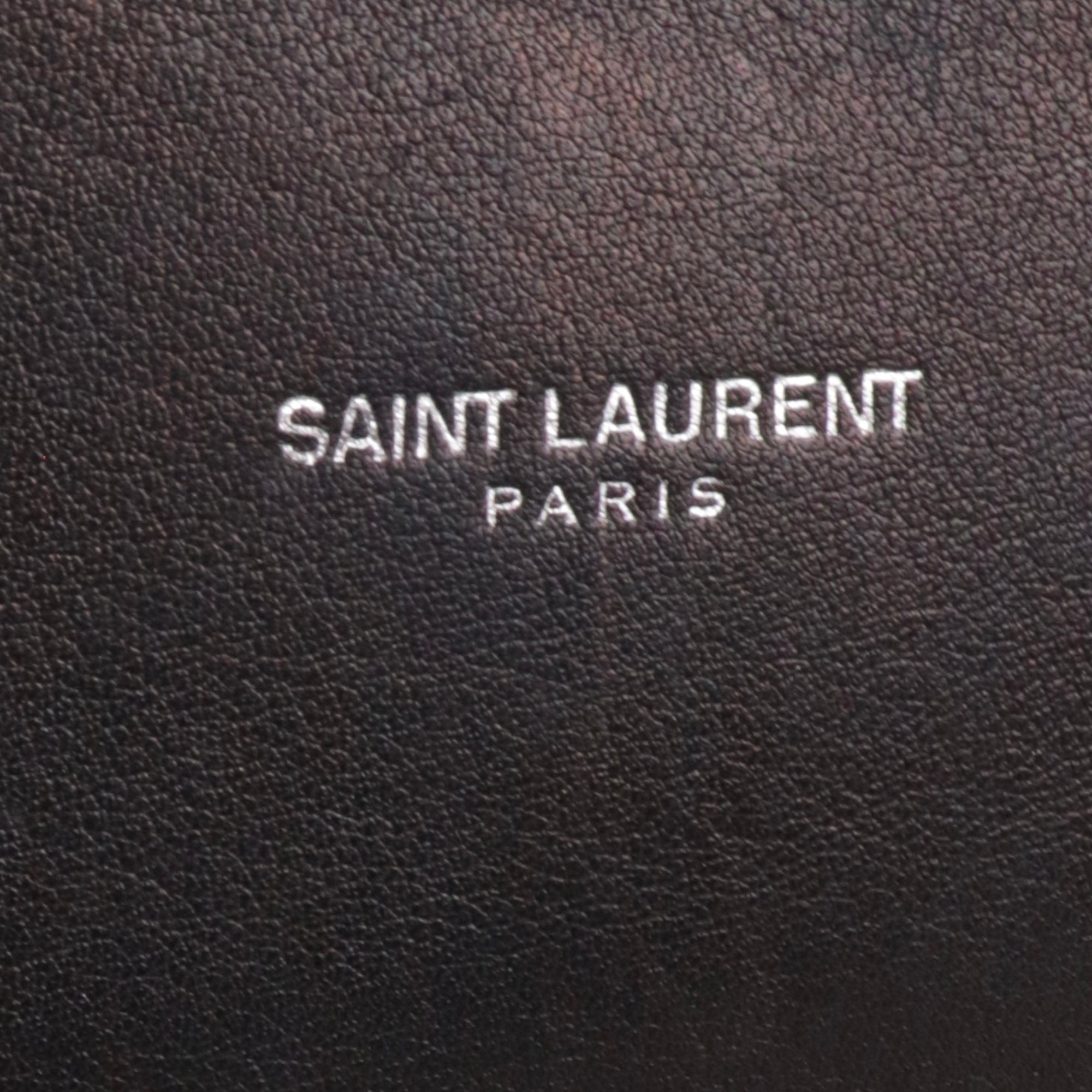SAINT LAURENT - Sac à bandoulière Envelope Saint Laurent à franges en cuir noir