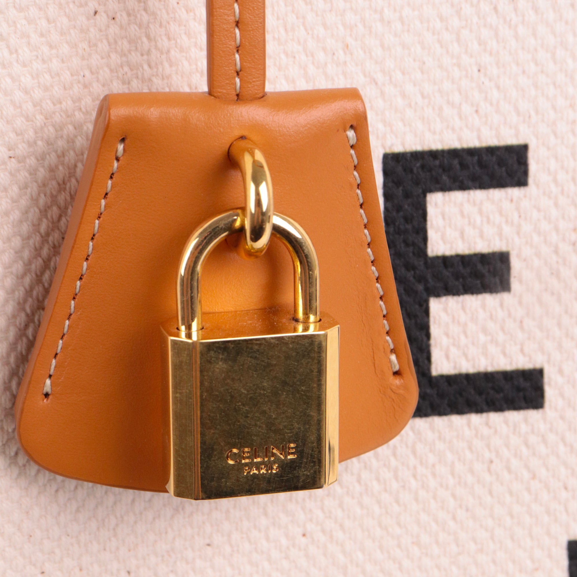 CELINE - Sac Cabas Vertical en toile Céline grand modèle beige