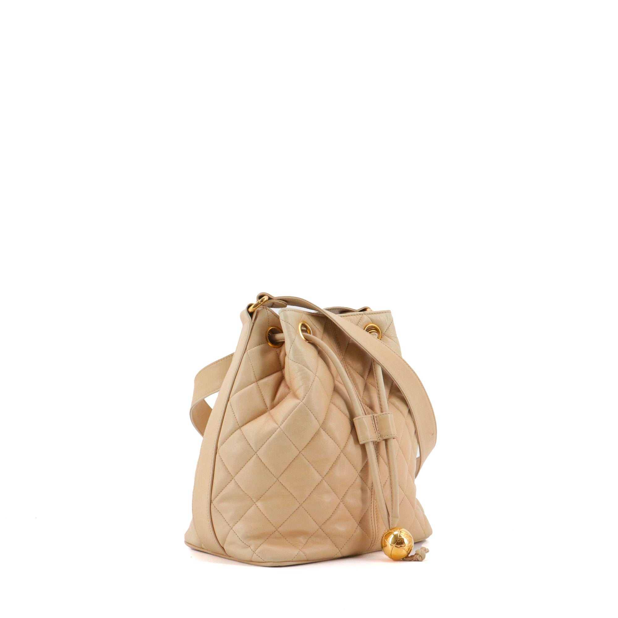 CHANEL - Sac à bandoulière Cocoball Chanel vintage en cuir matelassé beige