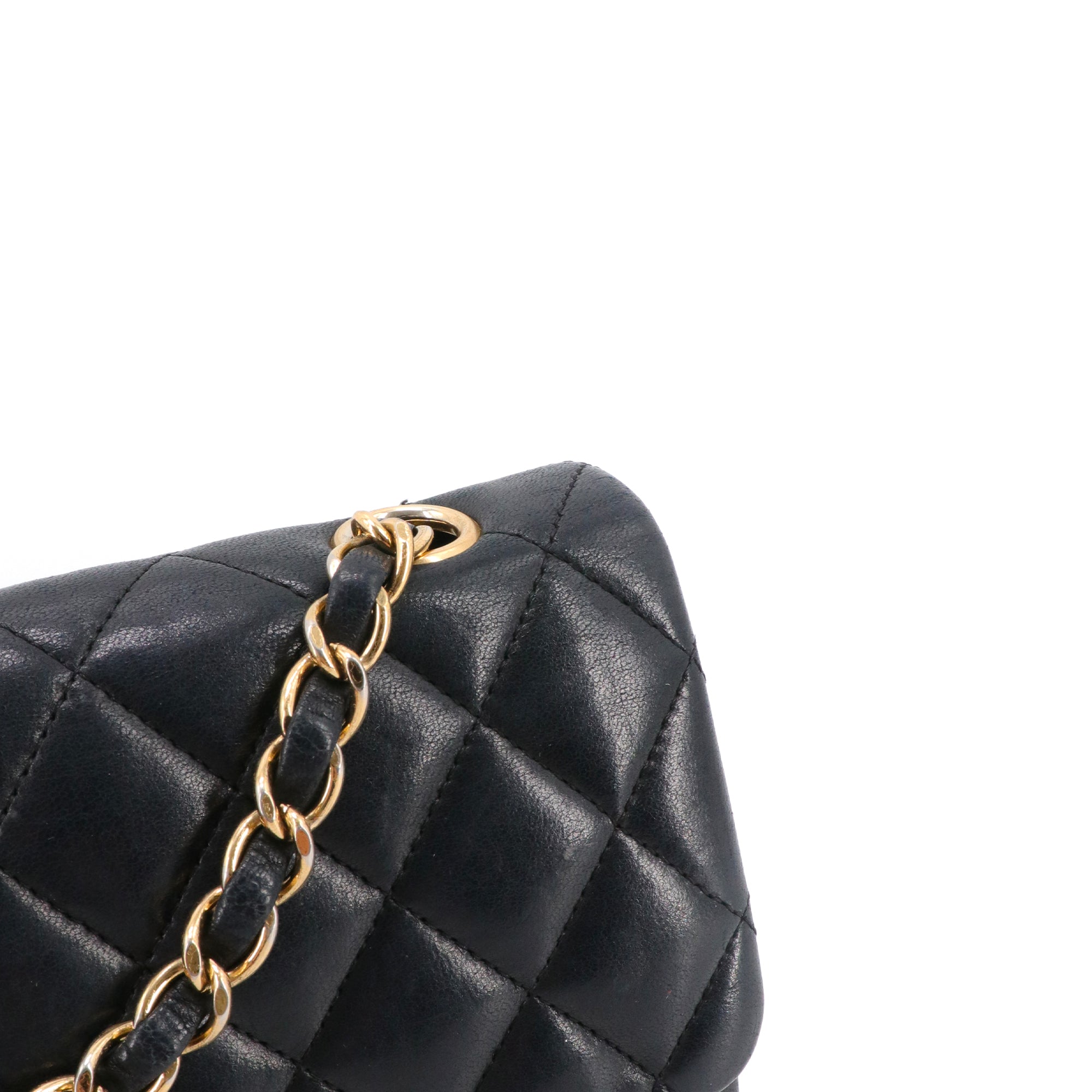 CHANEL - Sac à main Classique/Timeless 23 Chanel double flap en cuir matelassé noir