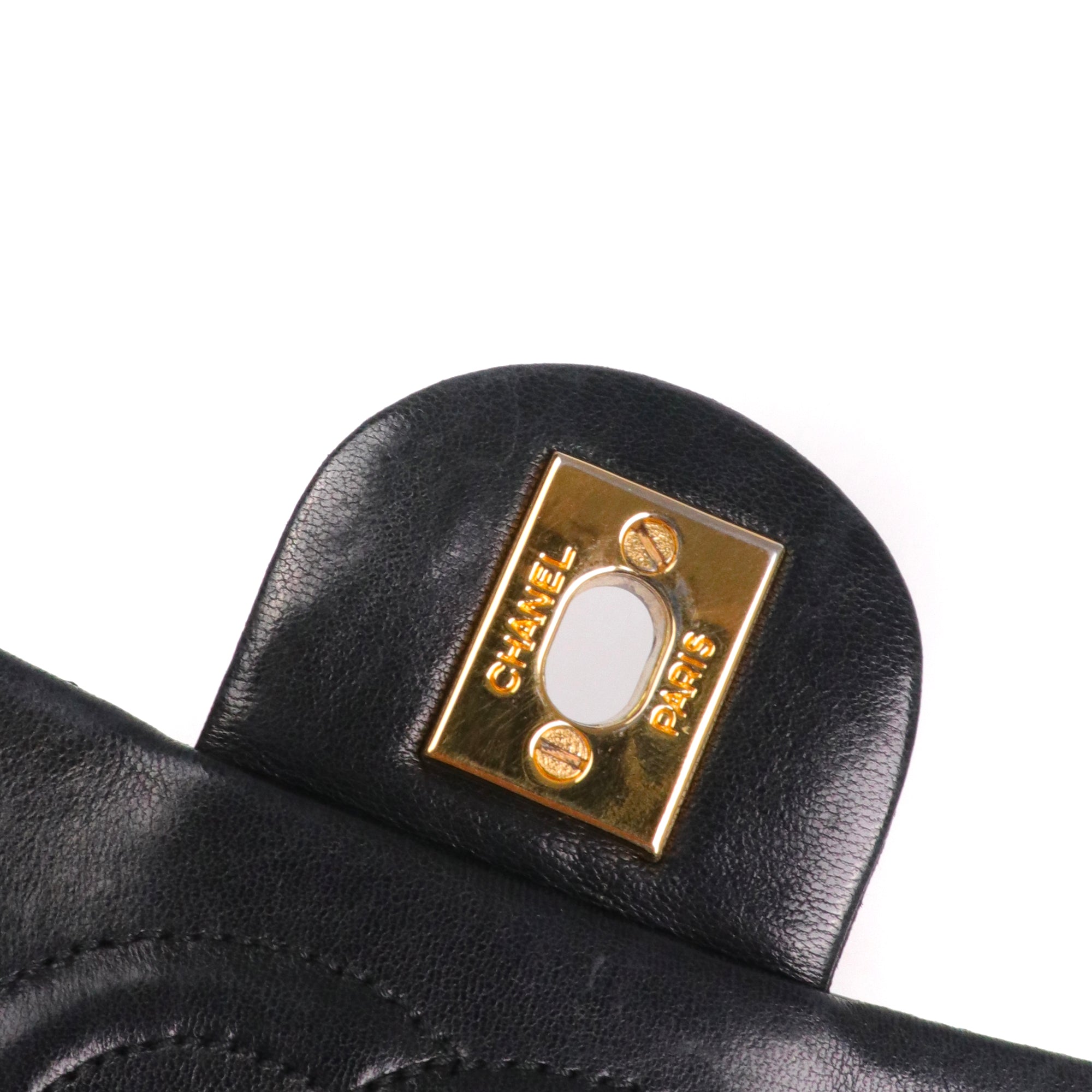 CHANEL - Sac à bandoulière Classique/Timeless Mini Square Chanel en cuir noir vintage