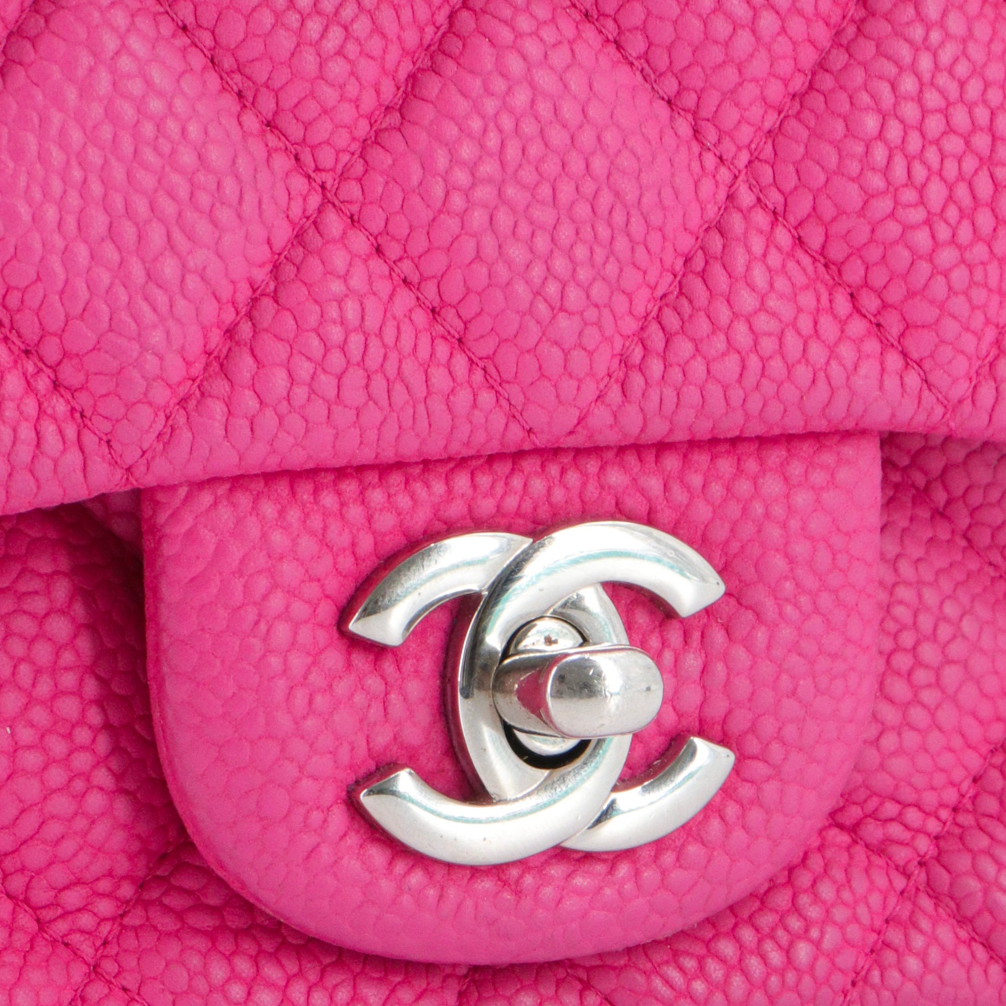 CHANEL - Sac à bandoulière Mini Square Timeless/Classique Chanel en cuir caviar rose