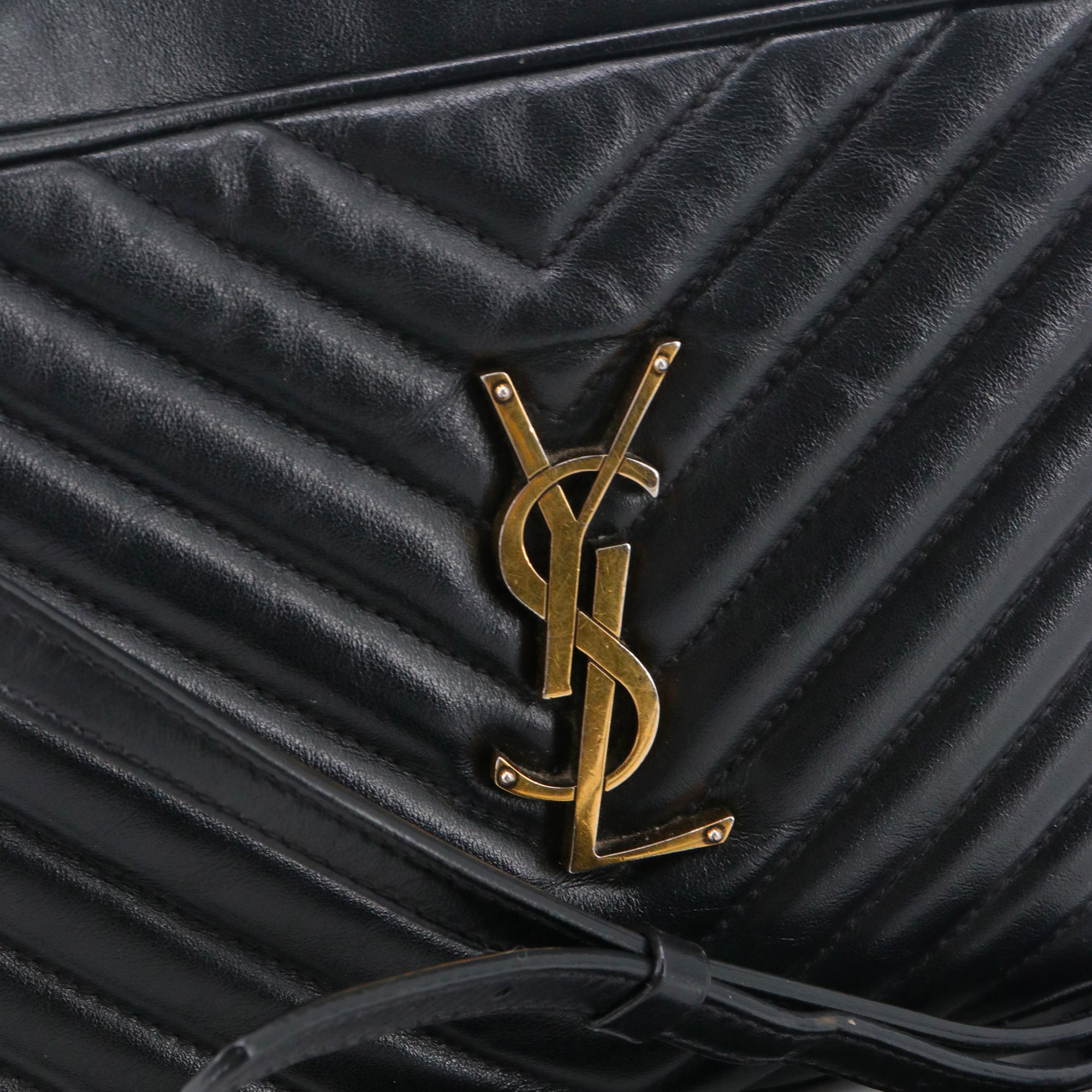 SAINT LAURENT - Sac à bandoulière Lou Saint Laurent en cuir chevron noir