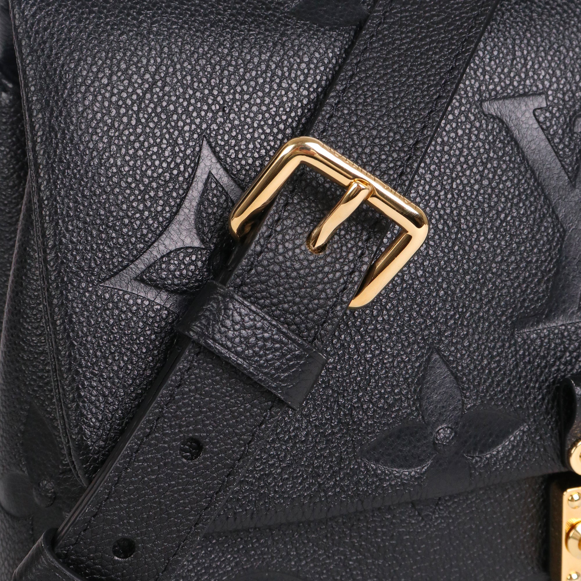 LOUIS VUITTON - Sac à bandoulière Madeleine MM Louis Vuitton en cuir grainé noir