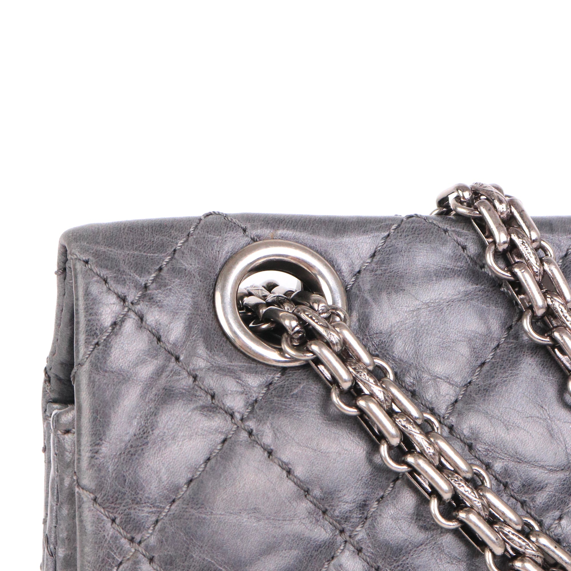 CHANEL - Sac à bandoulière 2.55 Chanel small en cuir froissé gris vintage