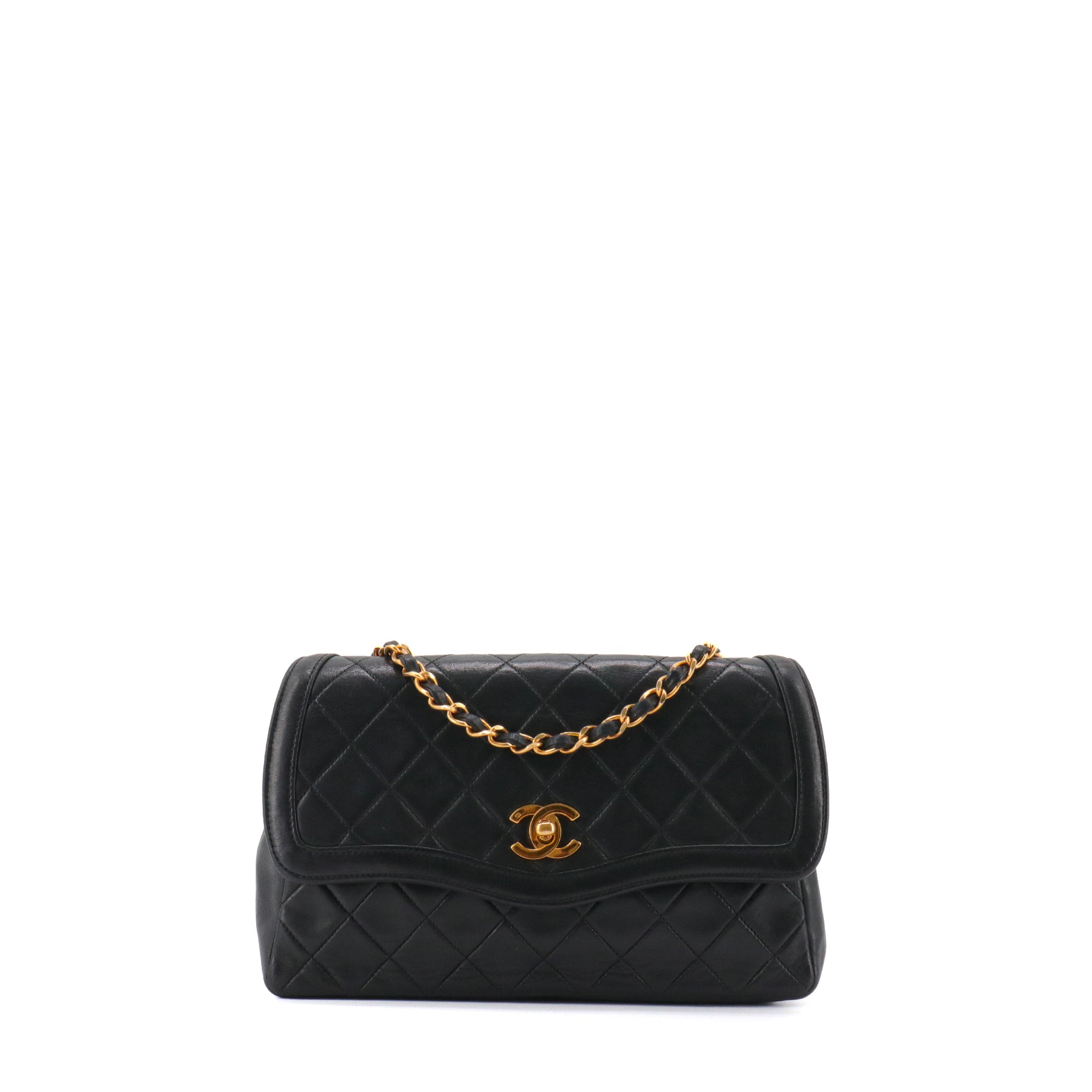 CHANEL - Sac à bandoulière Simple Flap à rabat Chanel en cuir matelassé noir vintage
