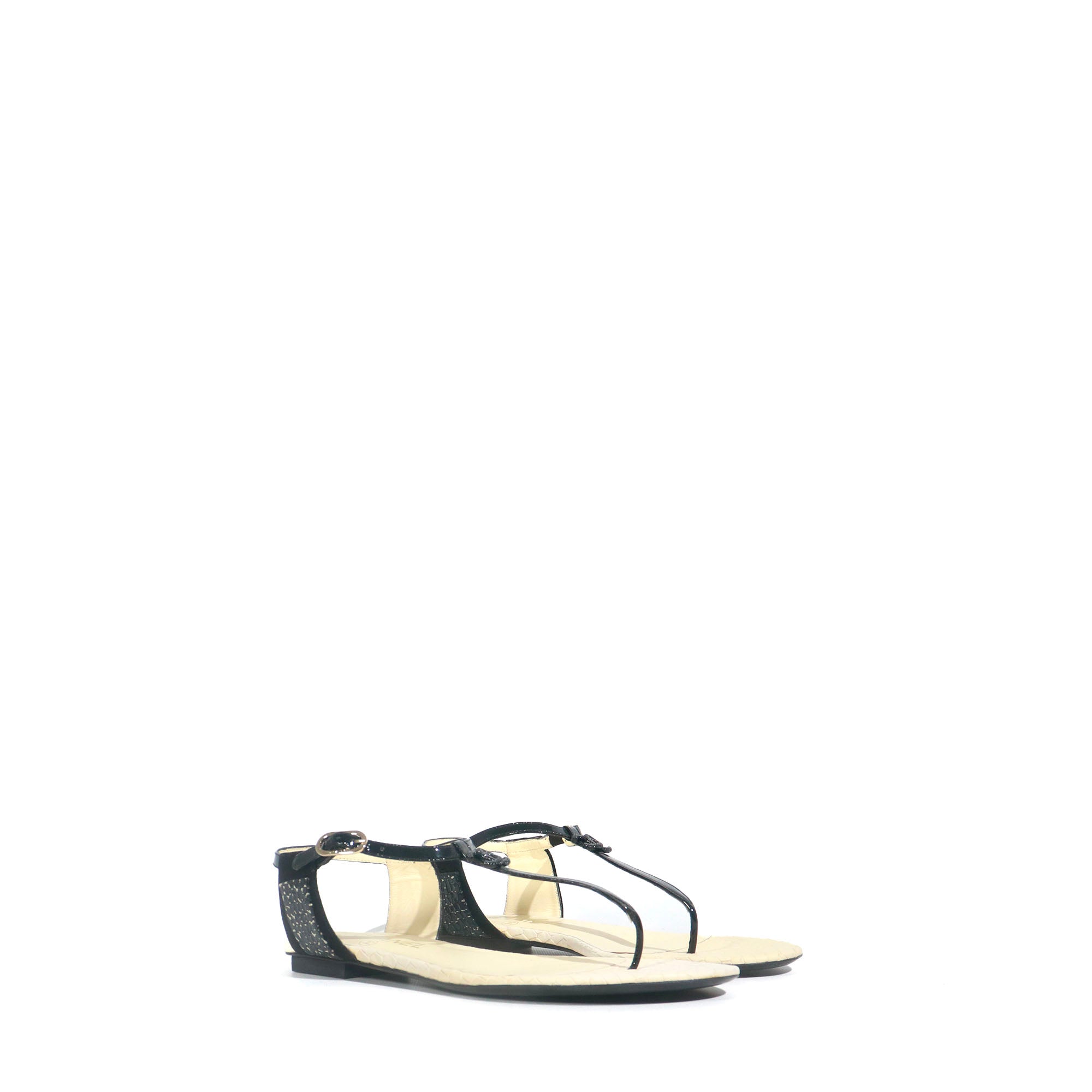 CHANEL - Sandales plates CC en cuir (T39)
