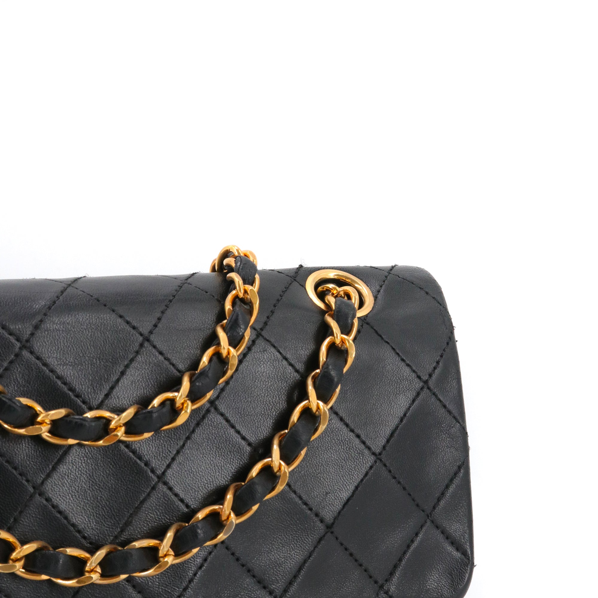 CHANEL - Sac à bandoulière Classique/Timeless small Chanel en cuir lisse noir vintage