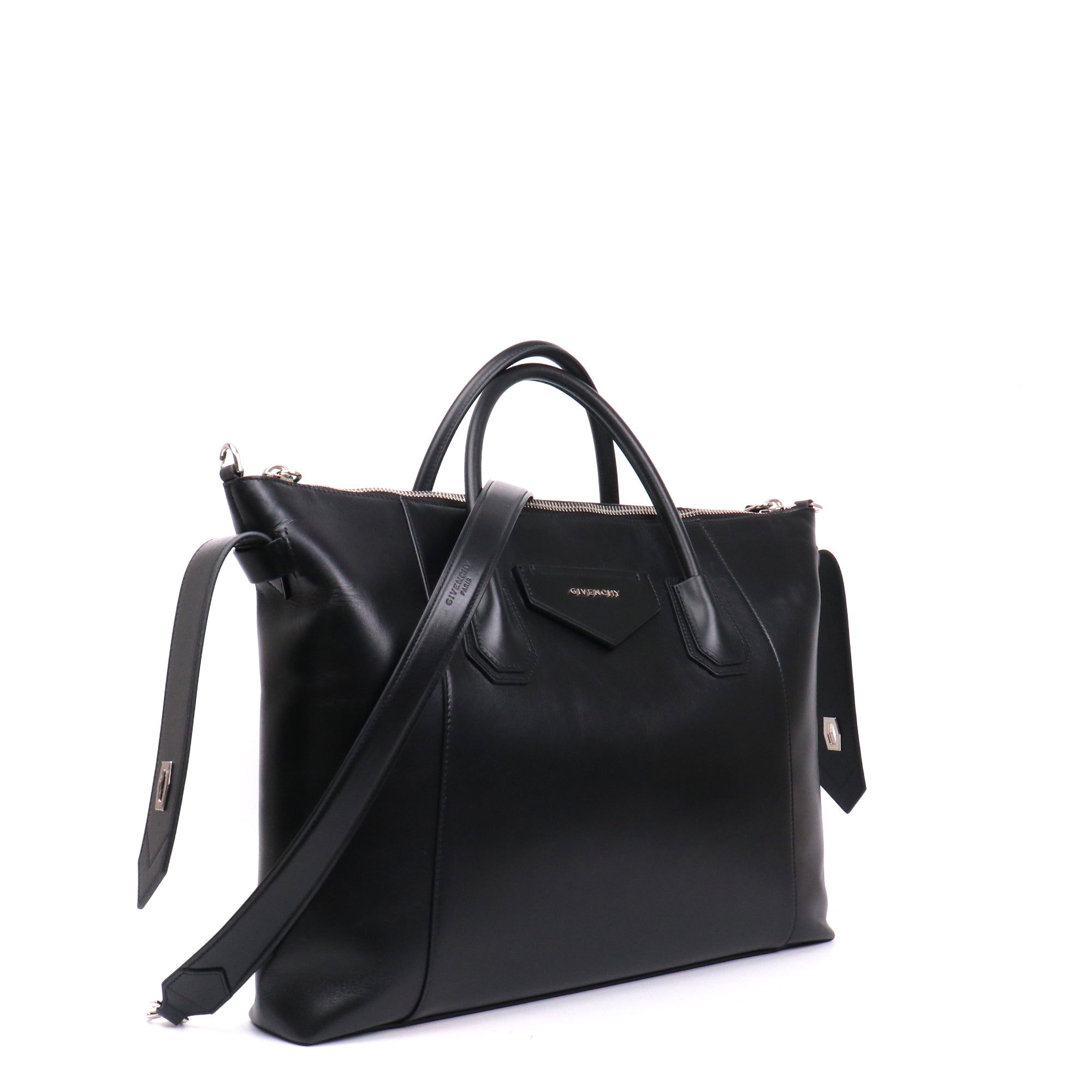 GIVENCHY - Sac à main Antigona soft medium Givenchy en cuir lisse noir