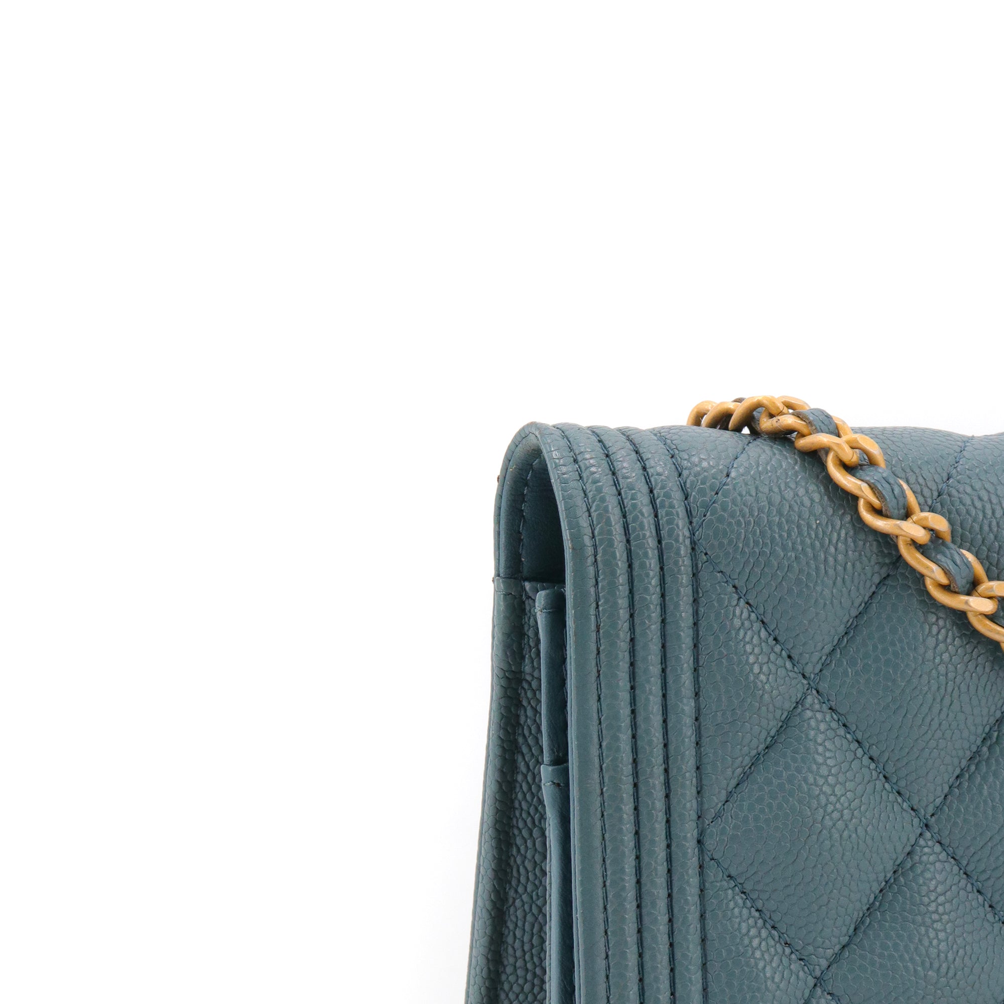 CHANEL - Sac à bandoulière Wallet On Chain Boy Chanel en cuir caviar bleu