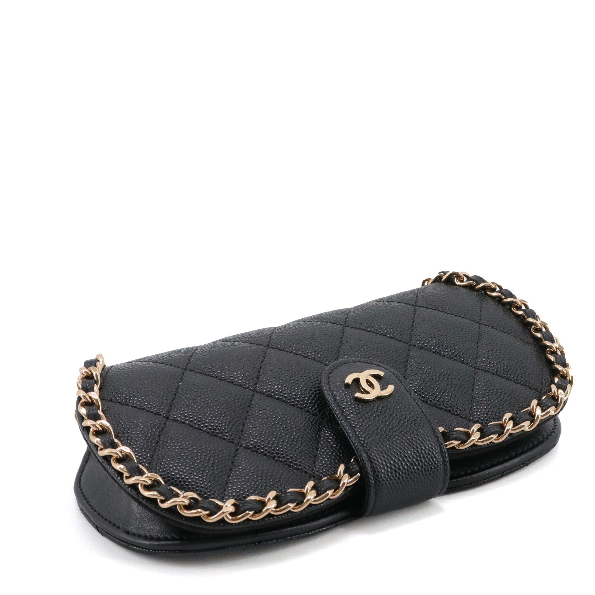 CHANEL - Pochette à bandoulière/Étui à lunette Chanel en cuir caviar noir