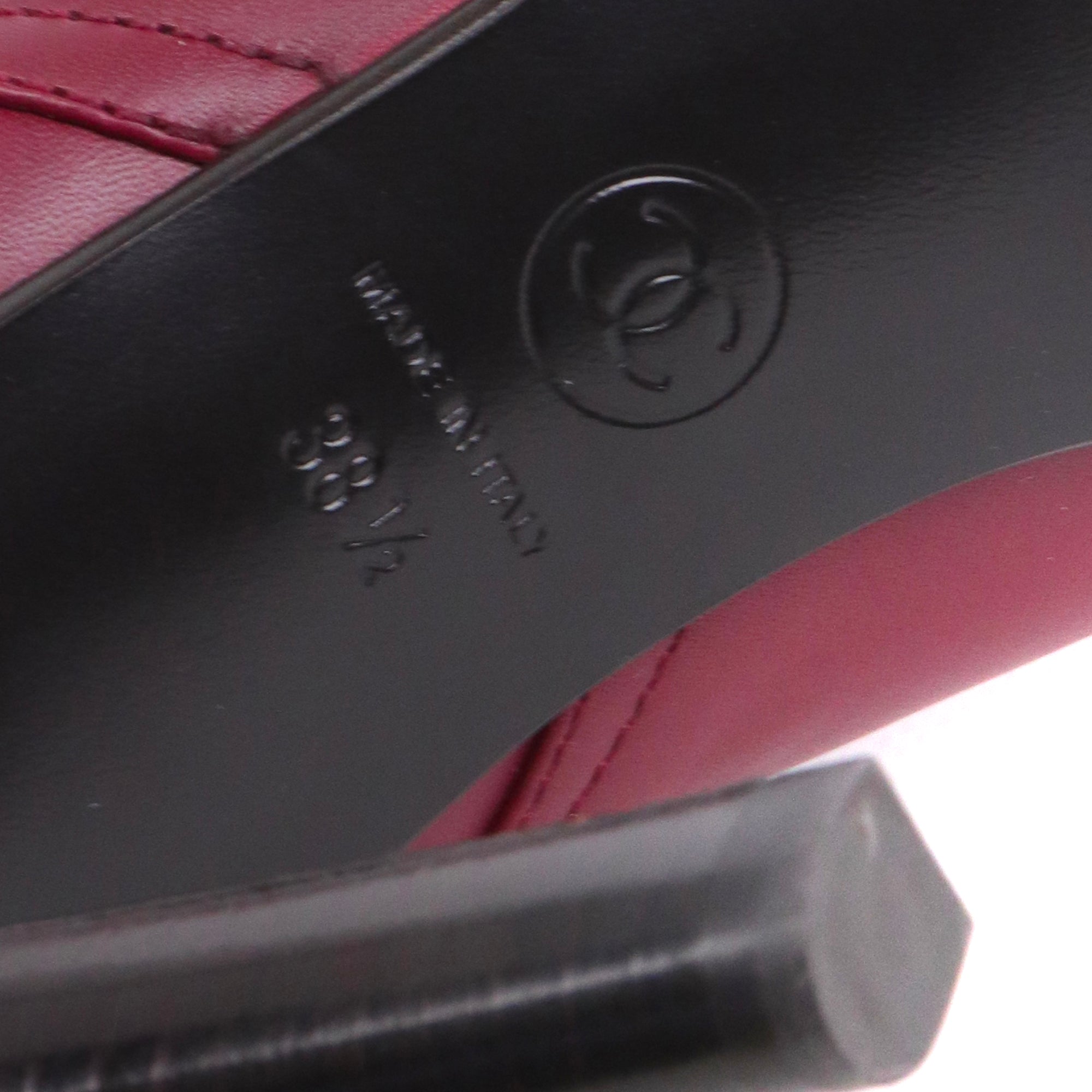 CHANEL - Bottines à talon Chanel en cuir bordeaux (T38.5)