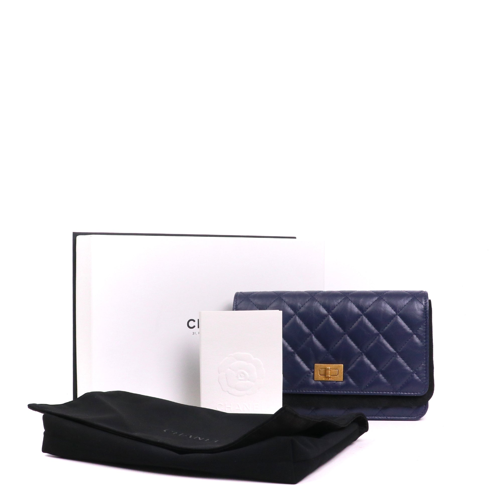 CHANEL - Wallet on chain 2.55 Chanel en cuir matelassé bleu marine
