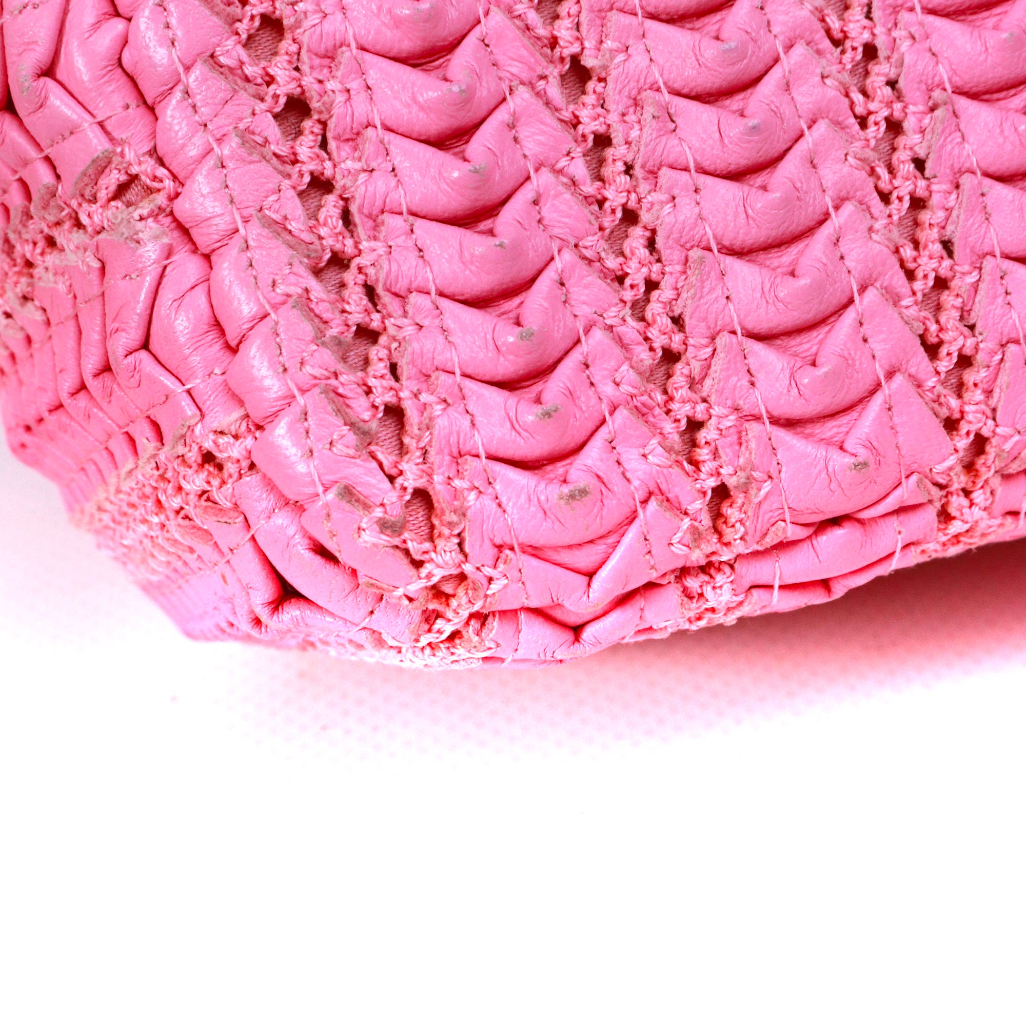 CHANEL - Sac à bandoulière Timeless Mini Square Chanel en crochet cuir rose