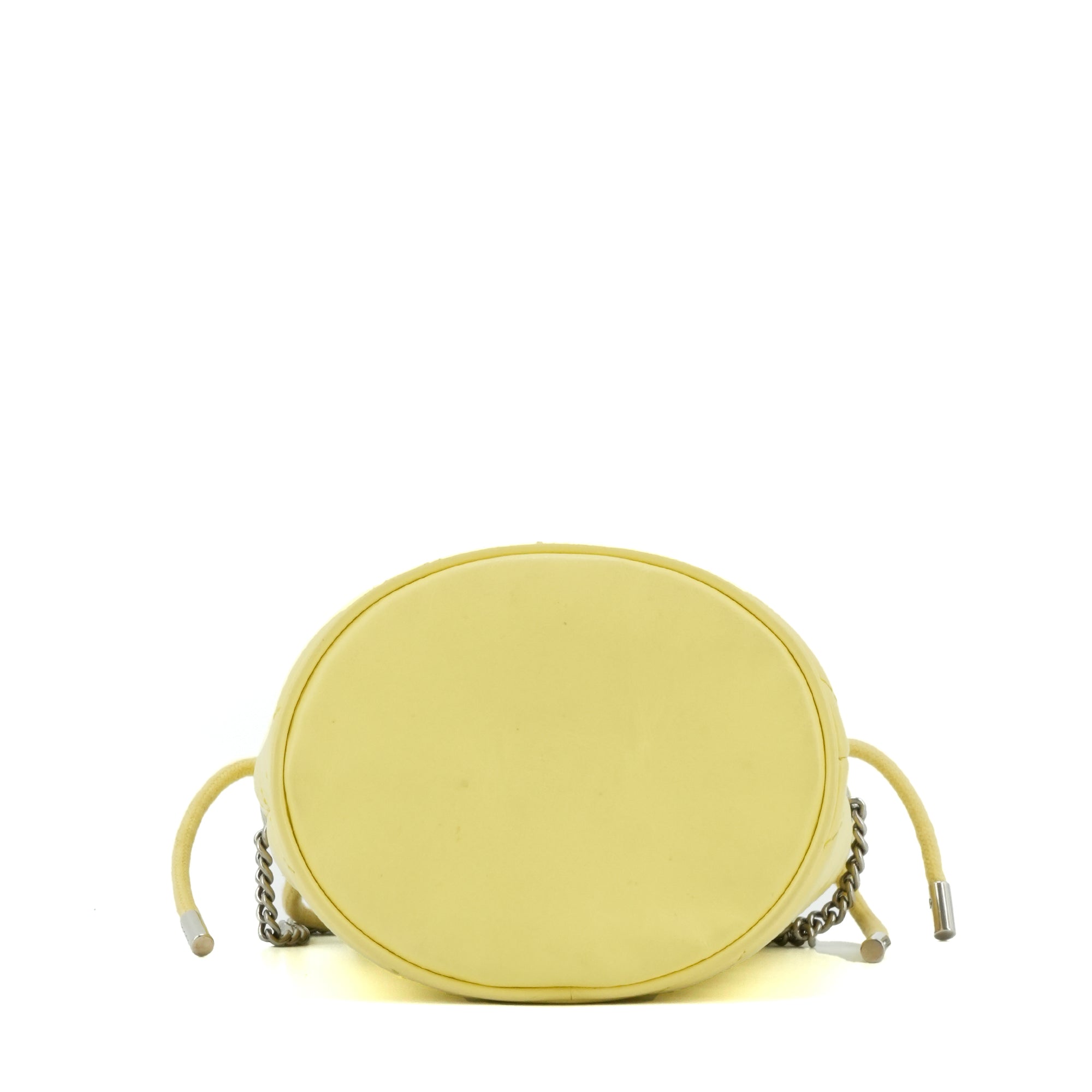 GUCCI - Sac à bandoulière Seau GG Marmont Gucci matelassé en cuir jaune pastel