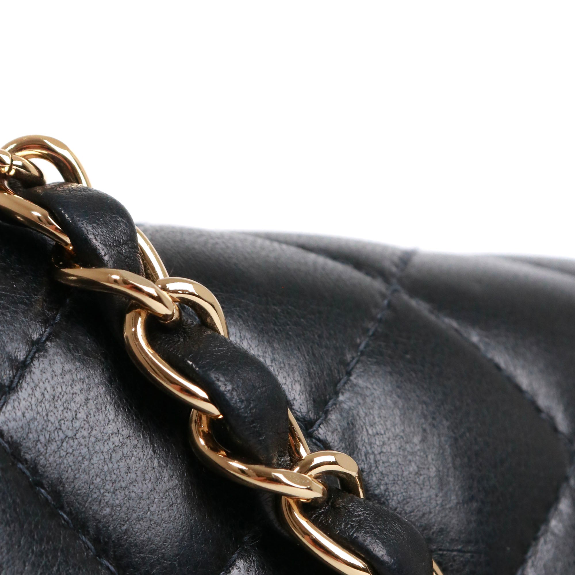 CHANEL - Sac à bandoulière Timeless Mini Square Chanel en cuir noir vintage