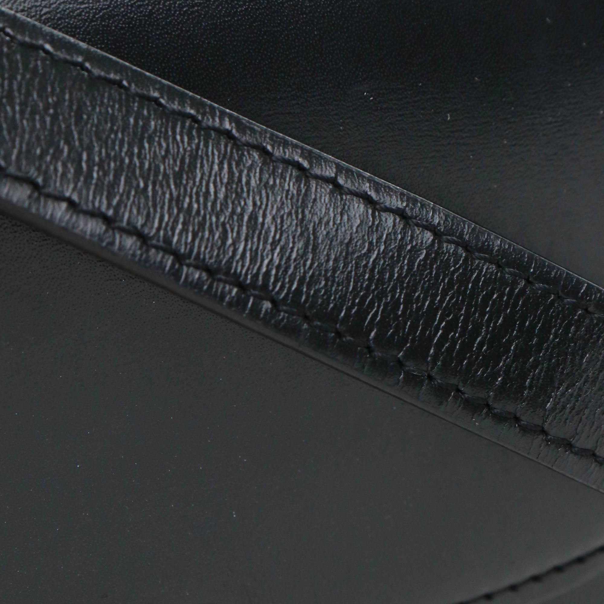 CELINE - Sac à bandoulière Triomphe teen Celine en cuir box noir