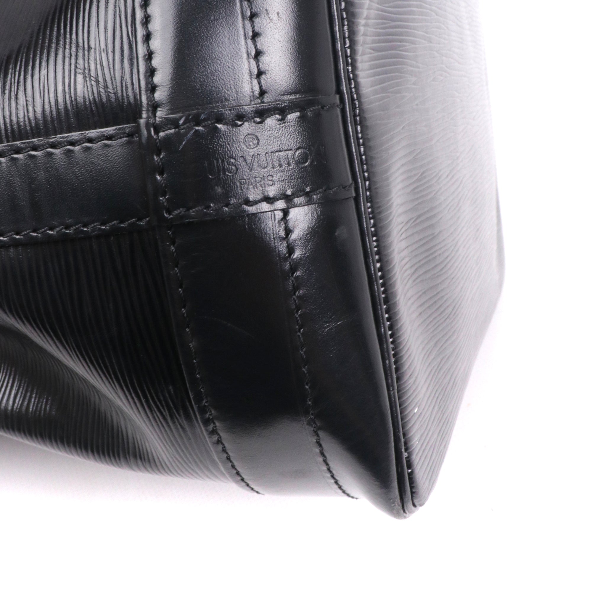 LOUIS VUITTON - Sac à épaule Noé Louis Vuitton en cuir épi noir