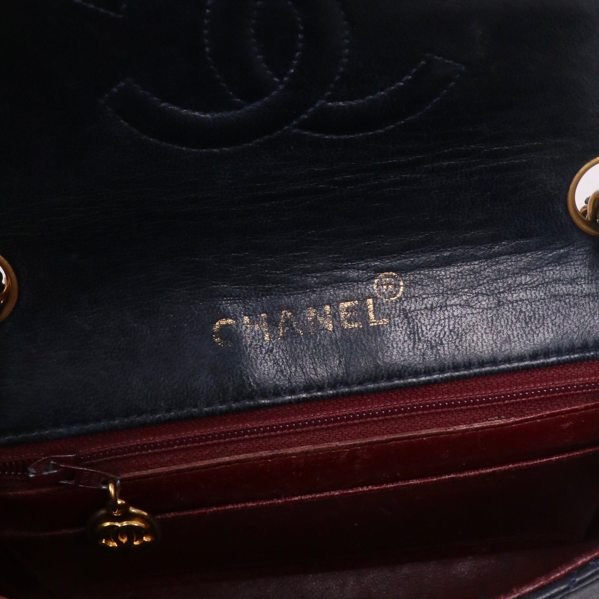 CHANEL - Sac à bandoulière Classique/Timeless Mini Square Chanel en cuir bleu marine vintage