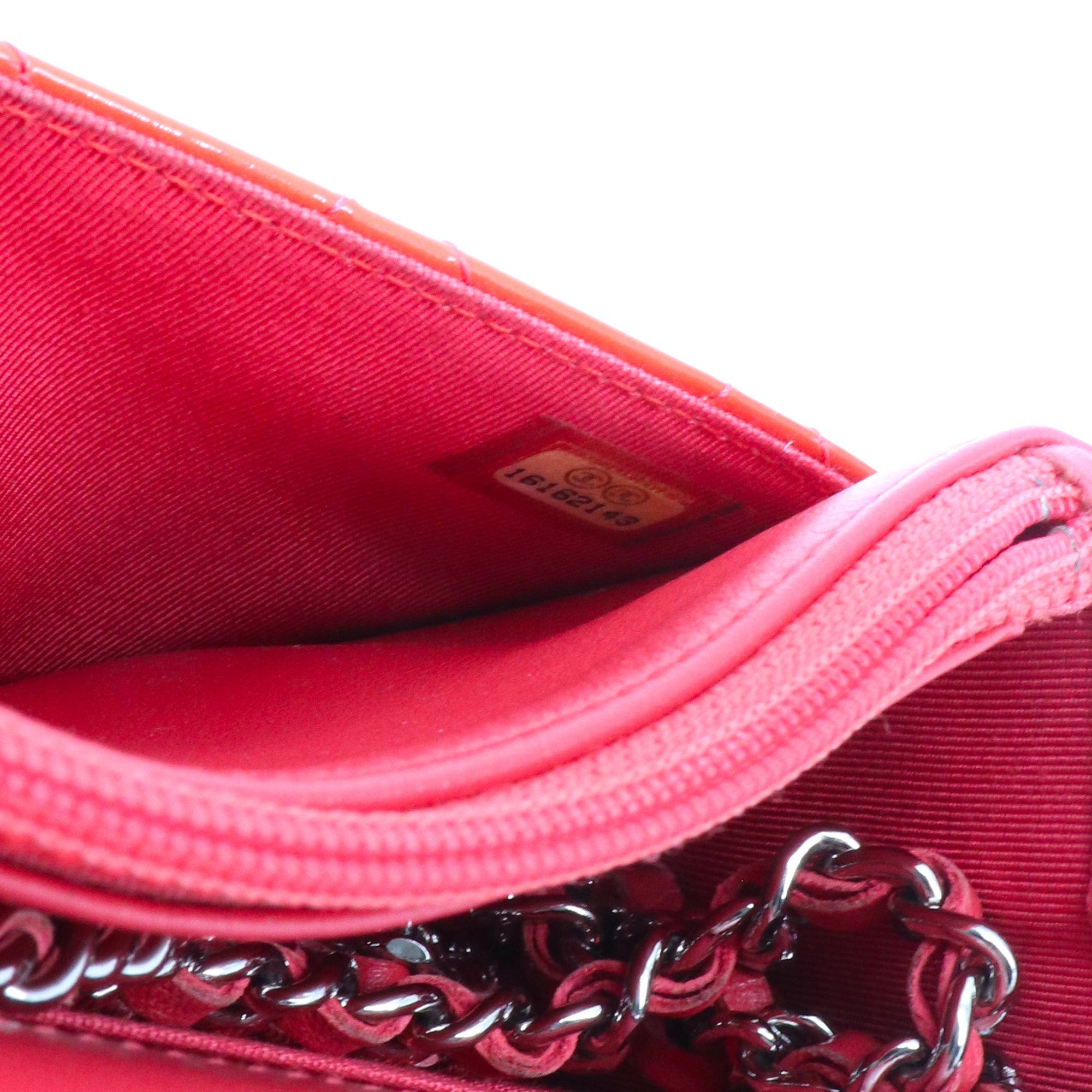 CHANEL - Sac Wallet On Chain Timeless Chanel en cuir verni orange