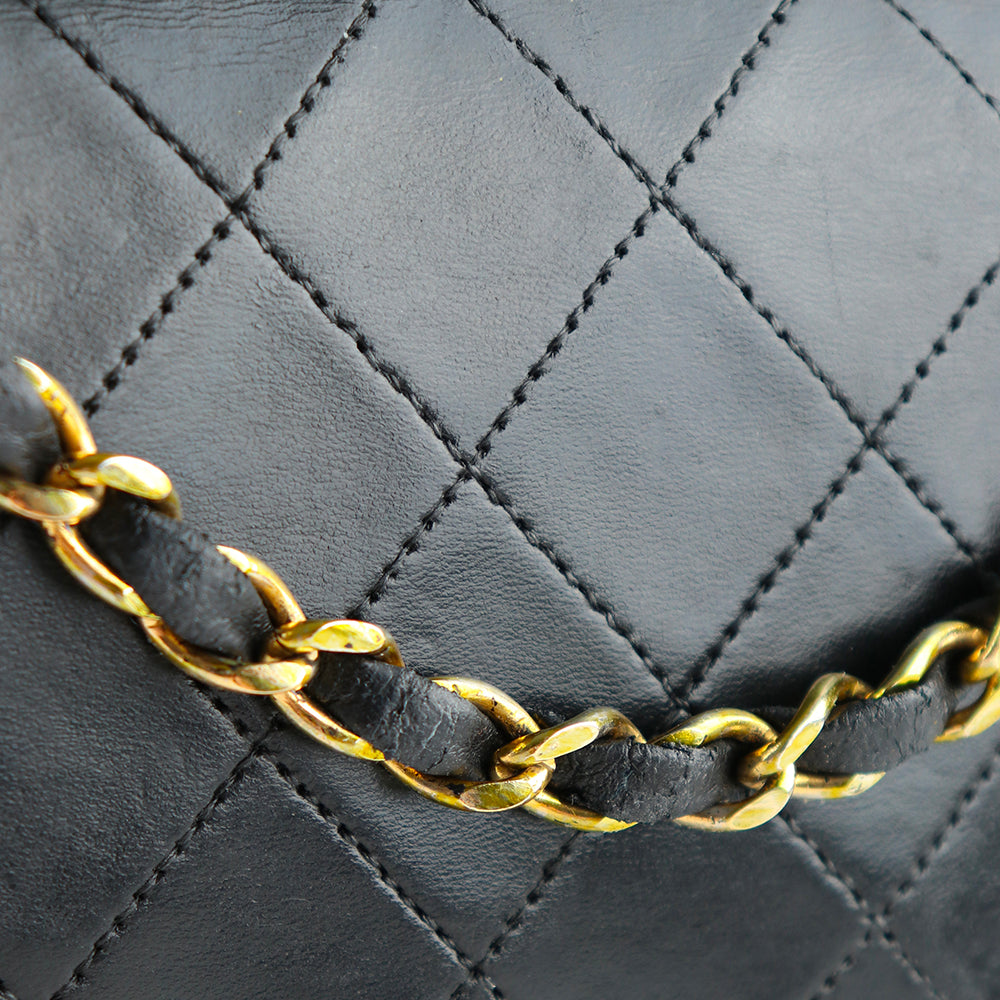 CHANEL - Sac à main Timeless 25 double flap en cuir matelassé noir vintage