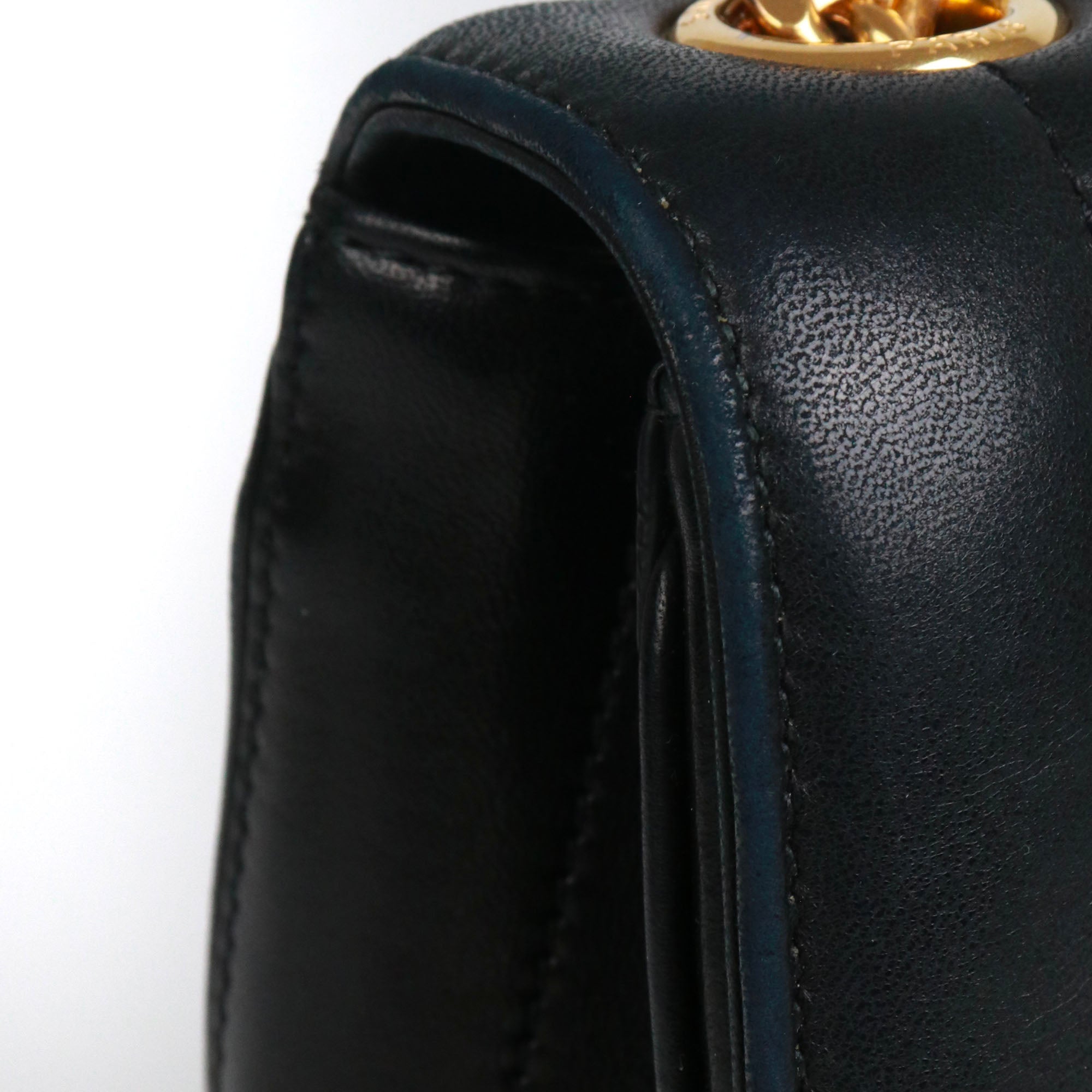 SAINT LAURENT - Sac à bandoulière Vicky Saint Laurent en cuir lisse noir