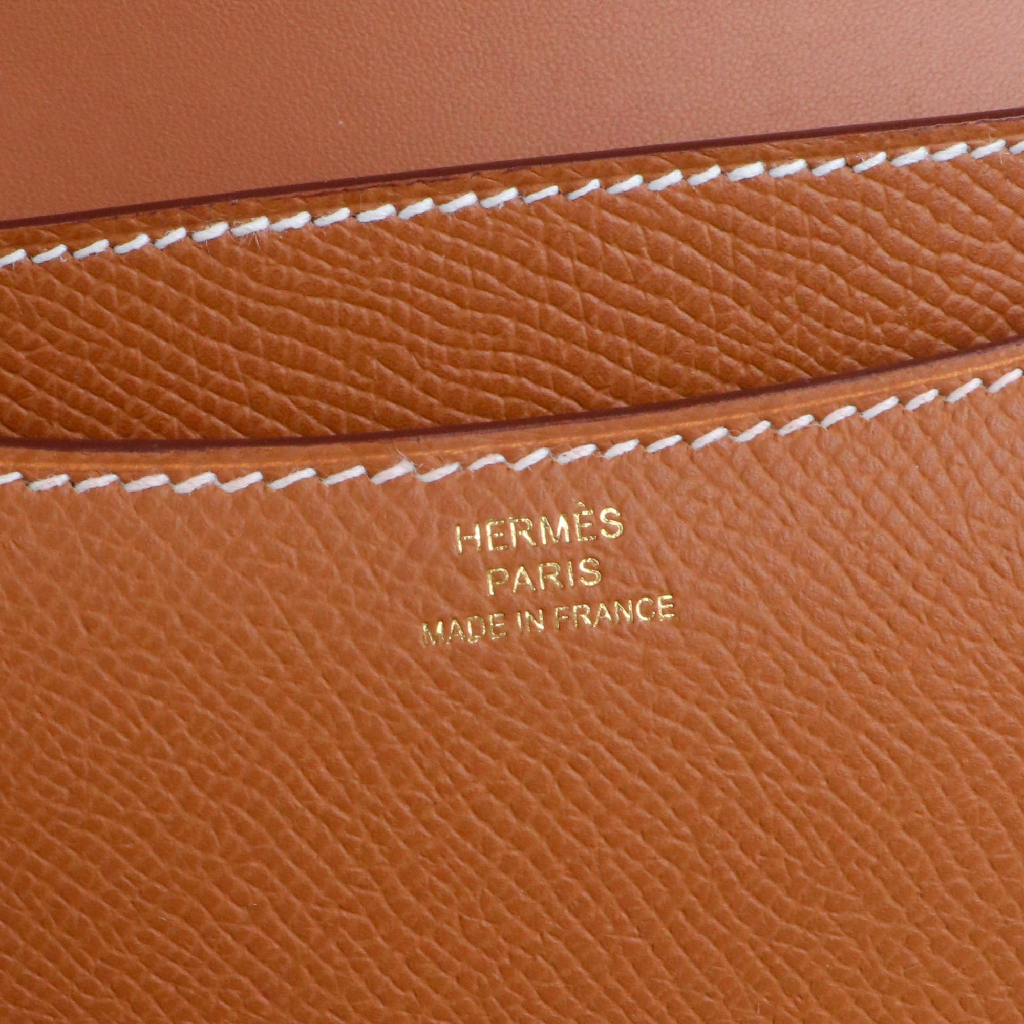 HERMÈS - Sac à bandoulière Constance 18 Hermès en cuir epsom gold