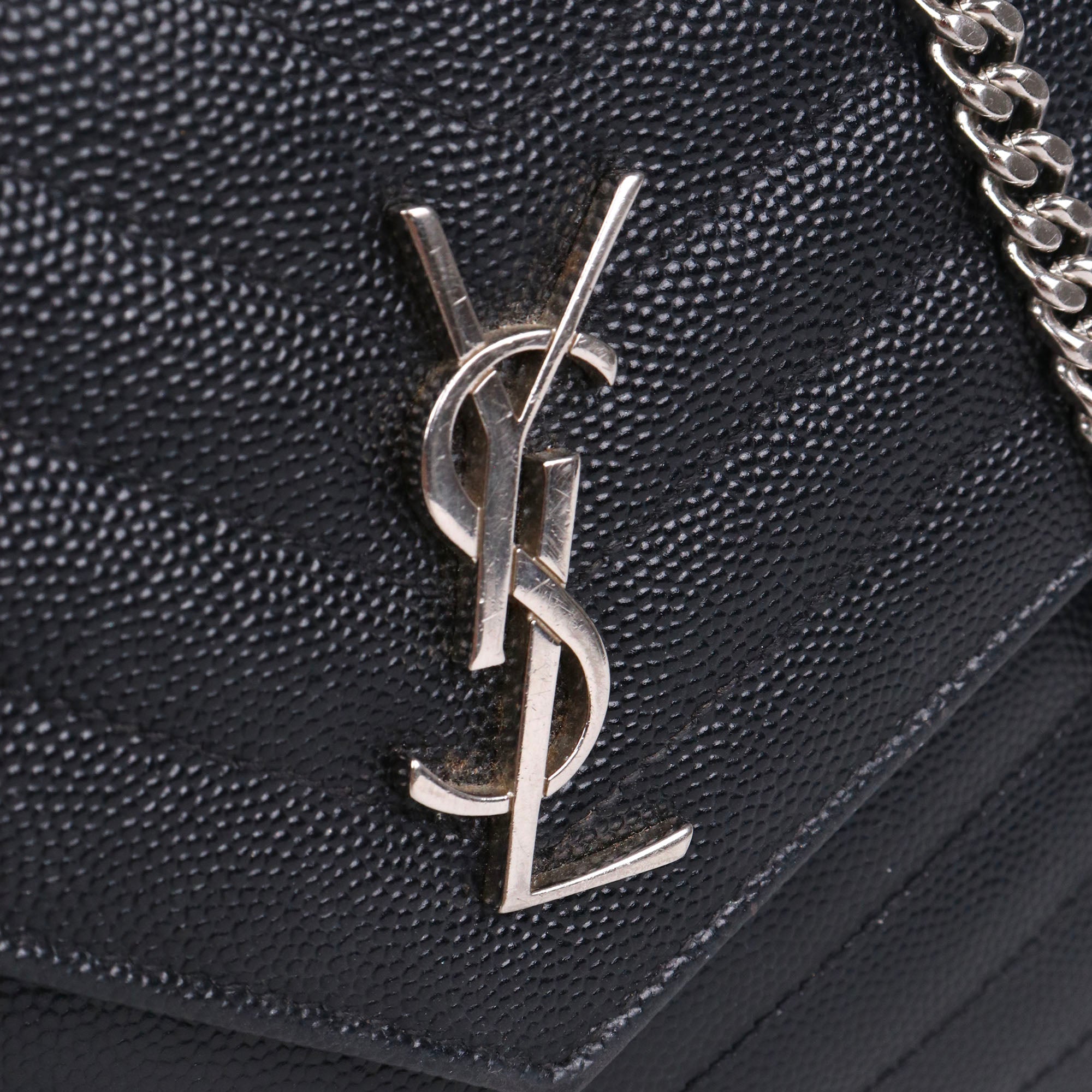 SAINT LAURENT - Pochette Cassandre Saint Laurent en cuir grainé noir