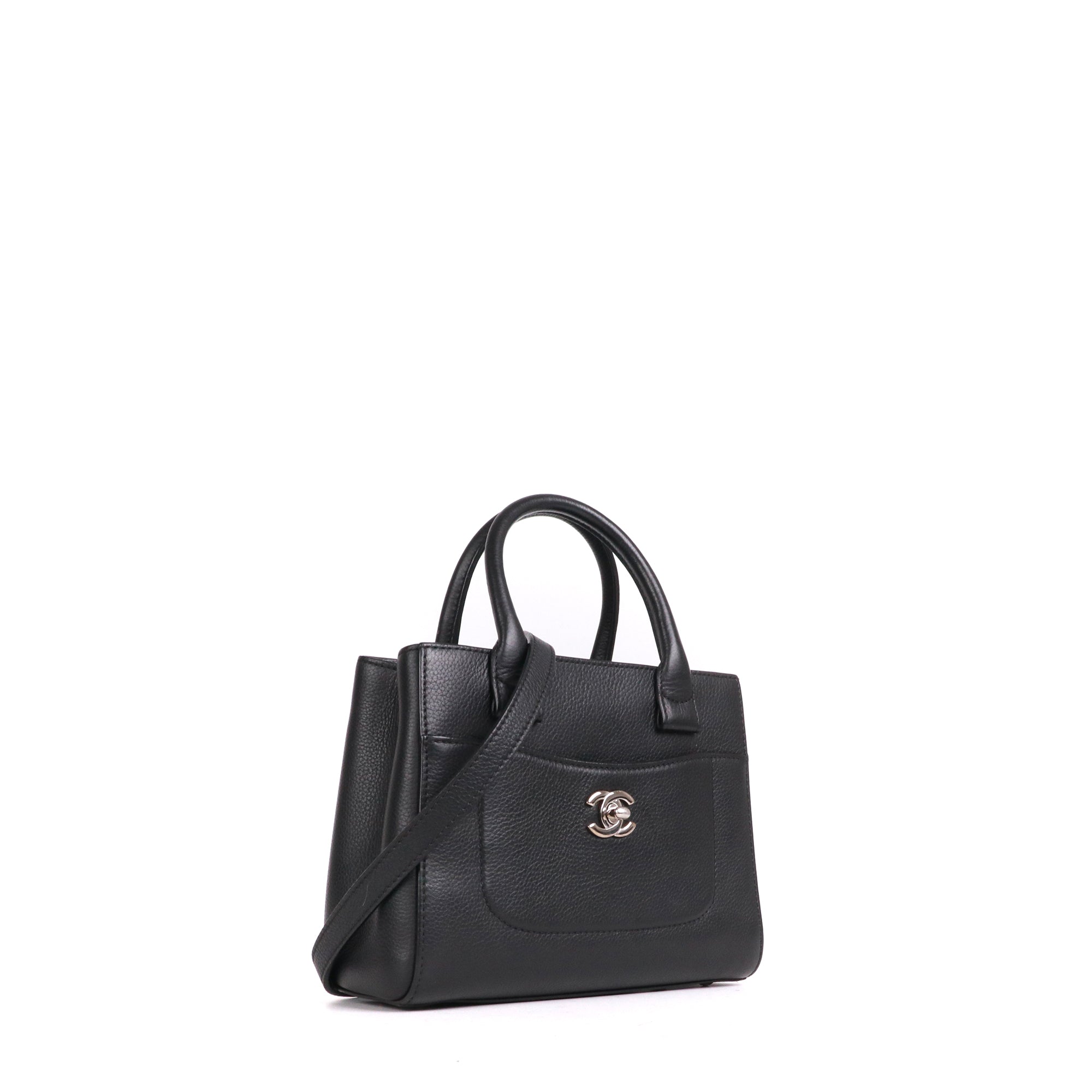 CHANEL - Sac à bandoulière Néo Executive Chanel en cuir grainé noir