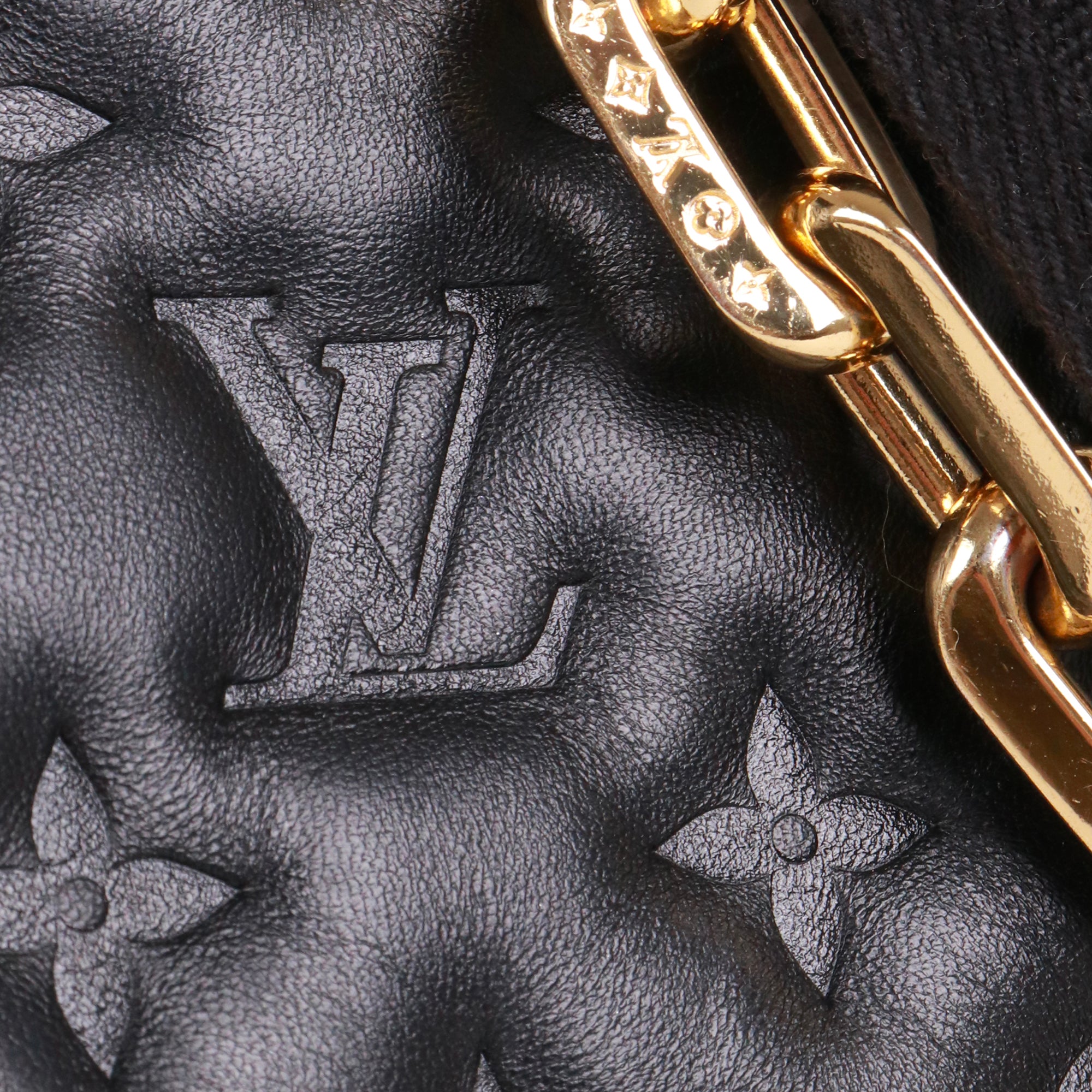 LOUIS VUITTON - Sac à bandoulière Coussin PM en cuir matelassé noir