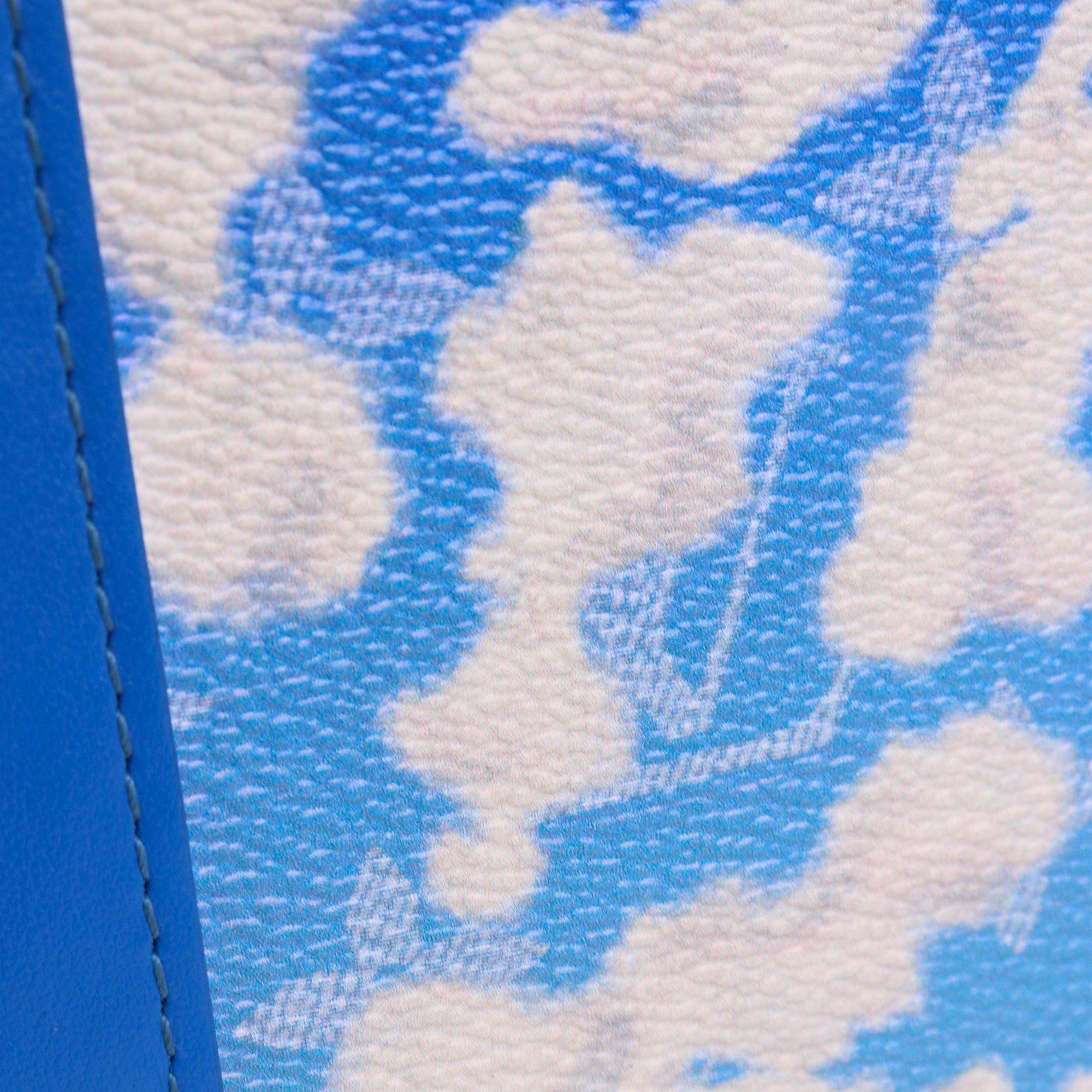 LOUIS VUITTON - Sac à bandoulière Trunk Clutch Cloud Louis Vuitton en toile monogrammée bleue édition limitée