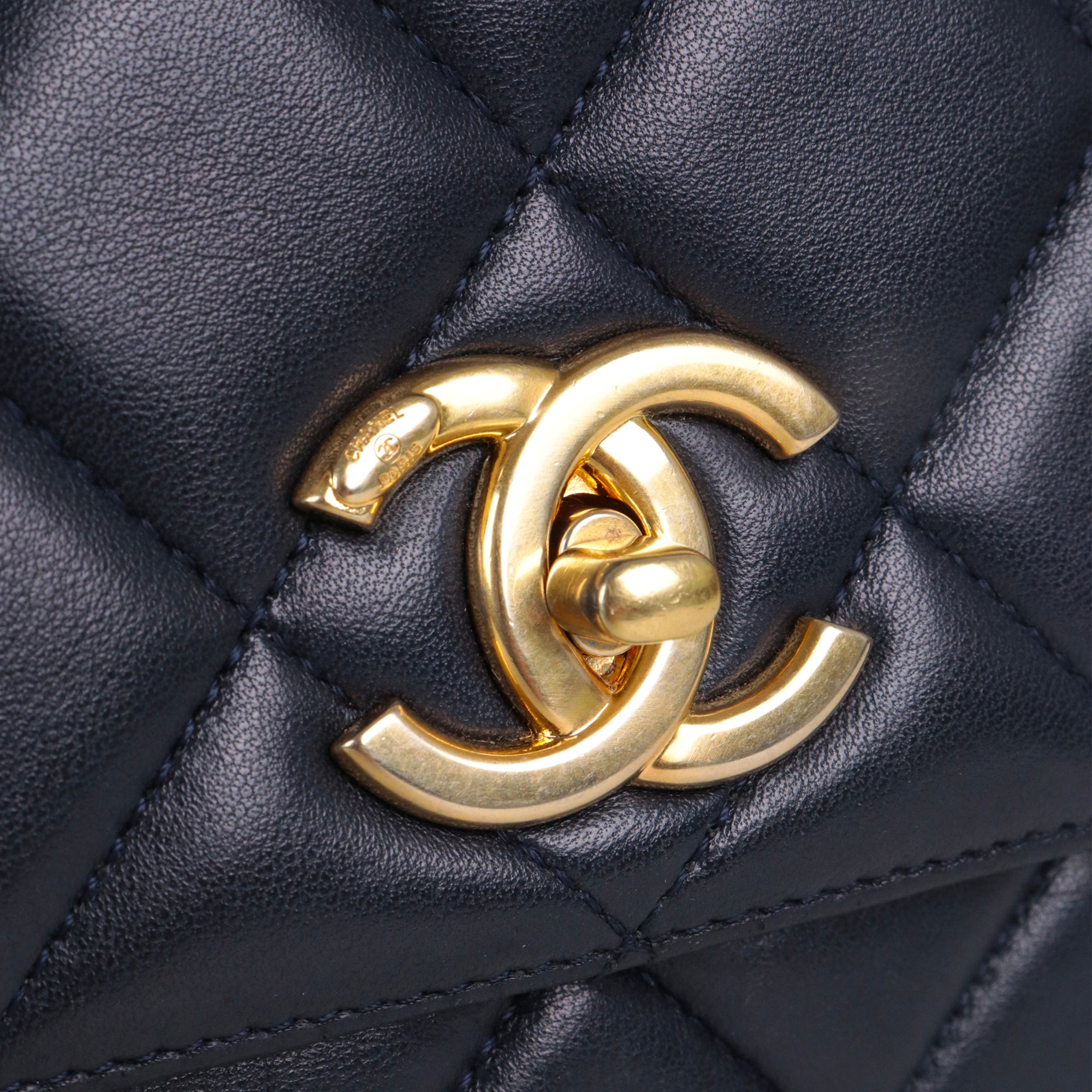 CHANEL - Trendy CC small handbag in navy blue leather