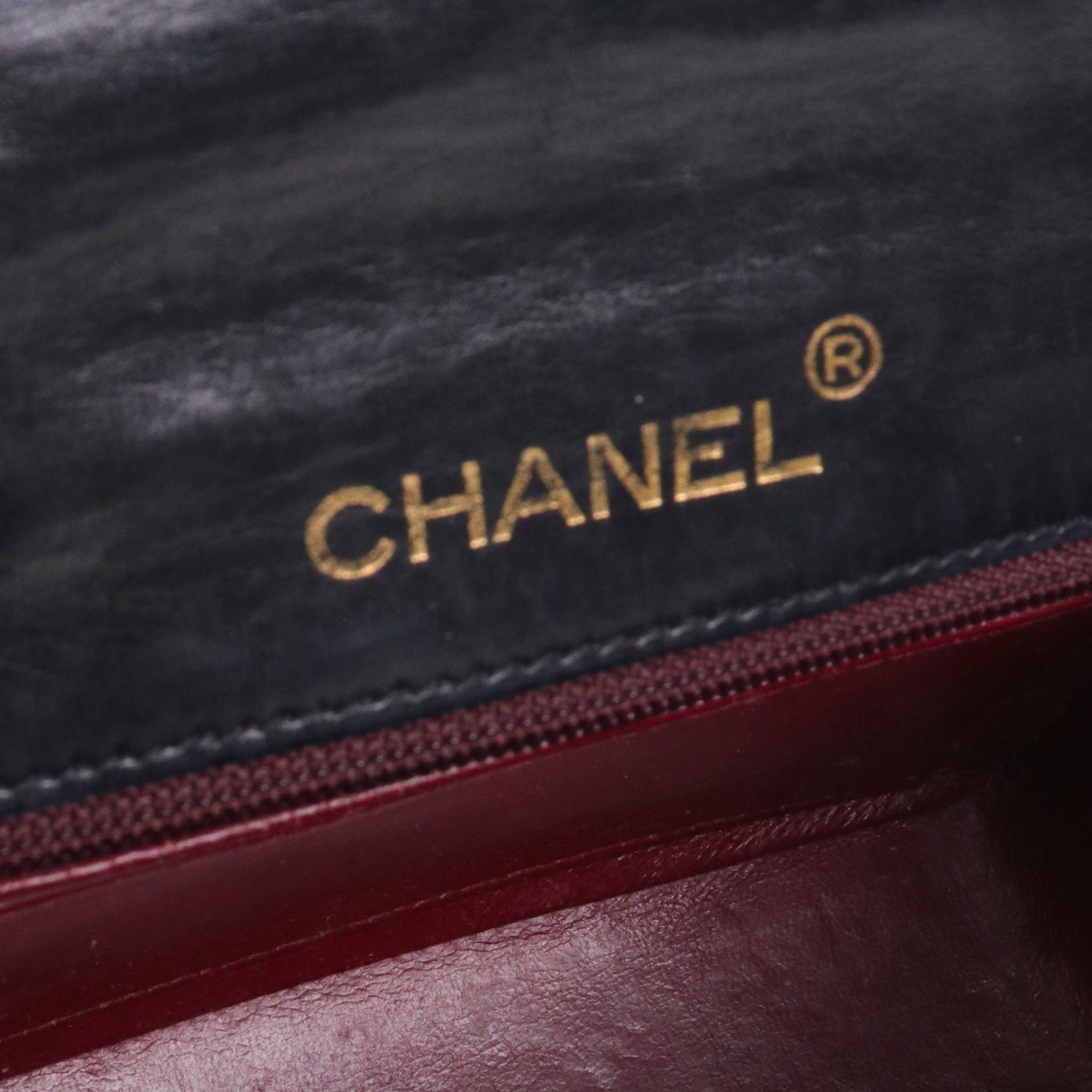 CHANEL - Sac à bandoulière Classique/Timeless Mini Square Chanel en cuir noir vintage