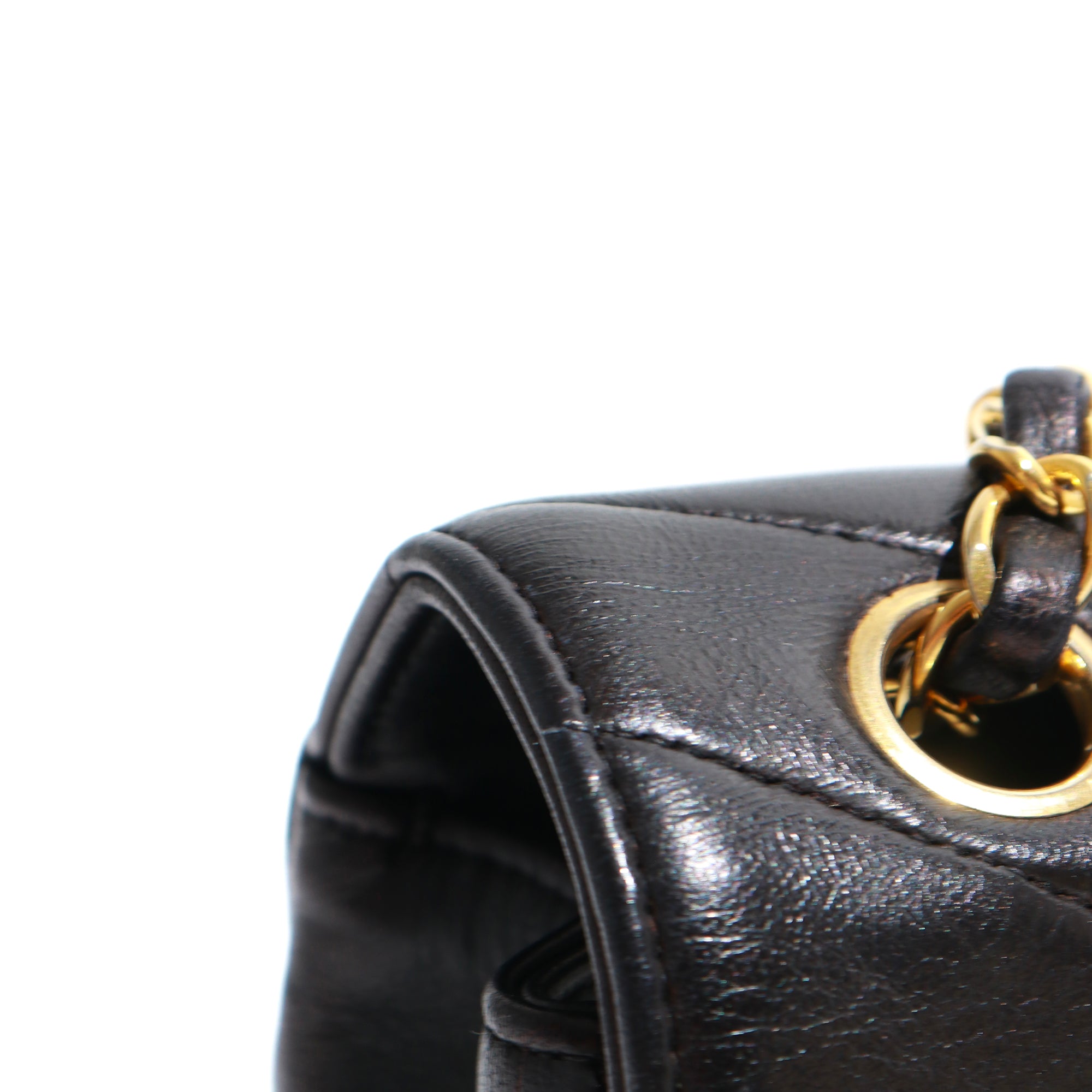 CHANEL - Sac à main Timeless 25 cuir chevrons noir édition limitée