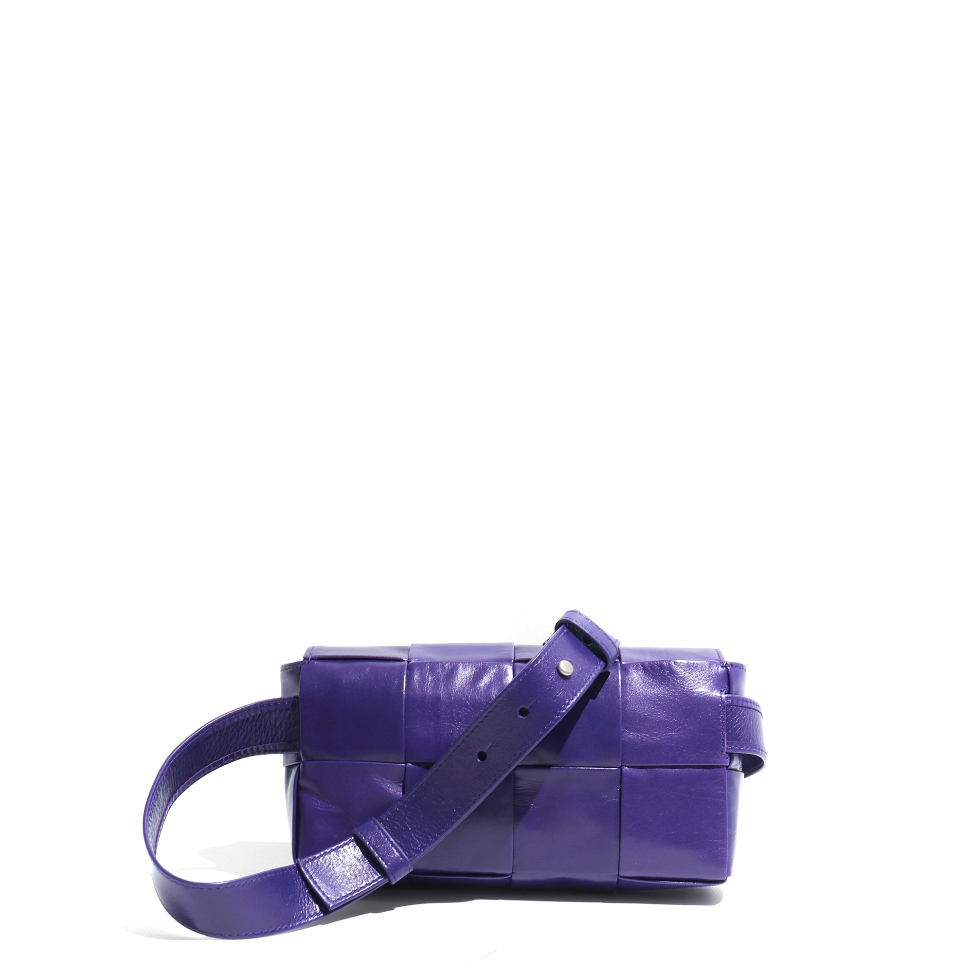 BOTTEGA VENETA - Sac ceinture Cassette mini en cuir lisse violet