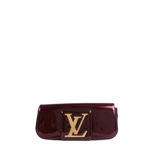 LOUIS VUITTON - Pochette Sobe Louis Vuitton en cuir verni bordeaux
