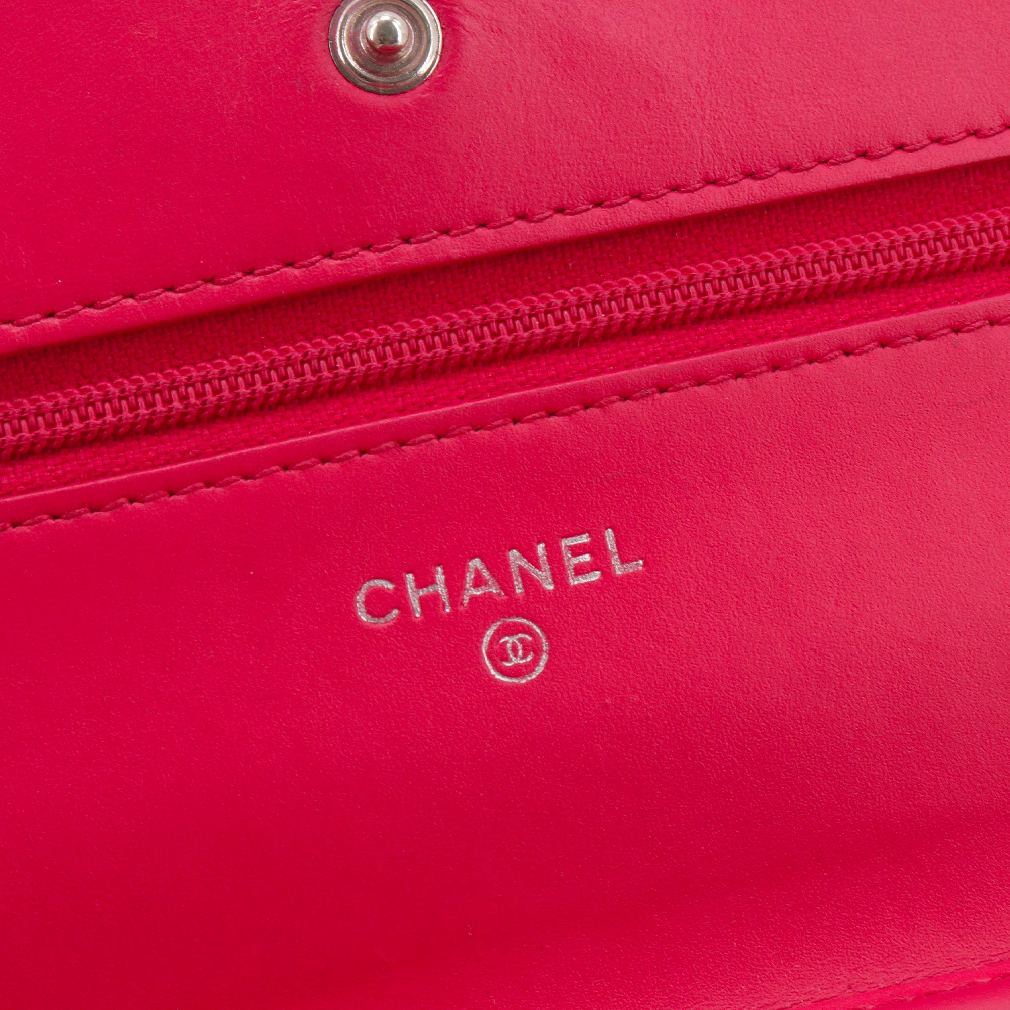 CHANEL - Sac Wallet on chain Timeless Chanel en cuir verni rose