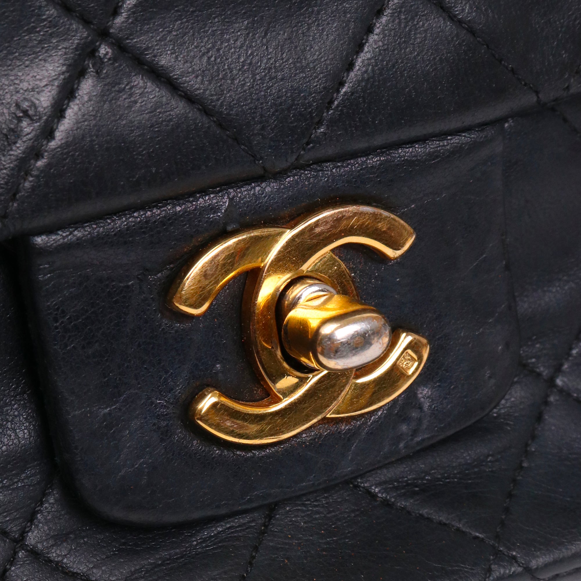 CHANEL - Sac à main Timeless/Classique Chanel simple flap Chanel en cuir lisse noir vintage