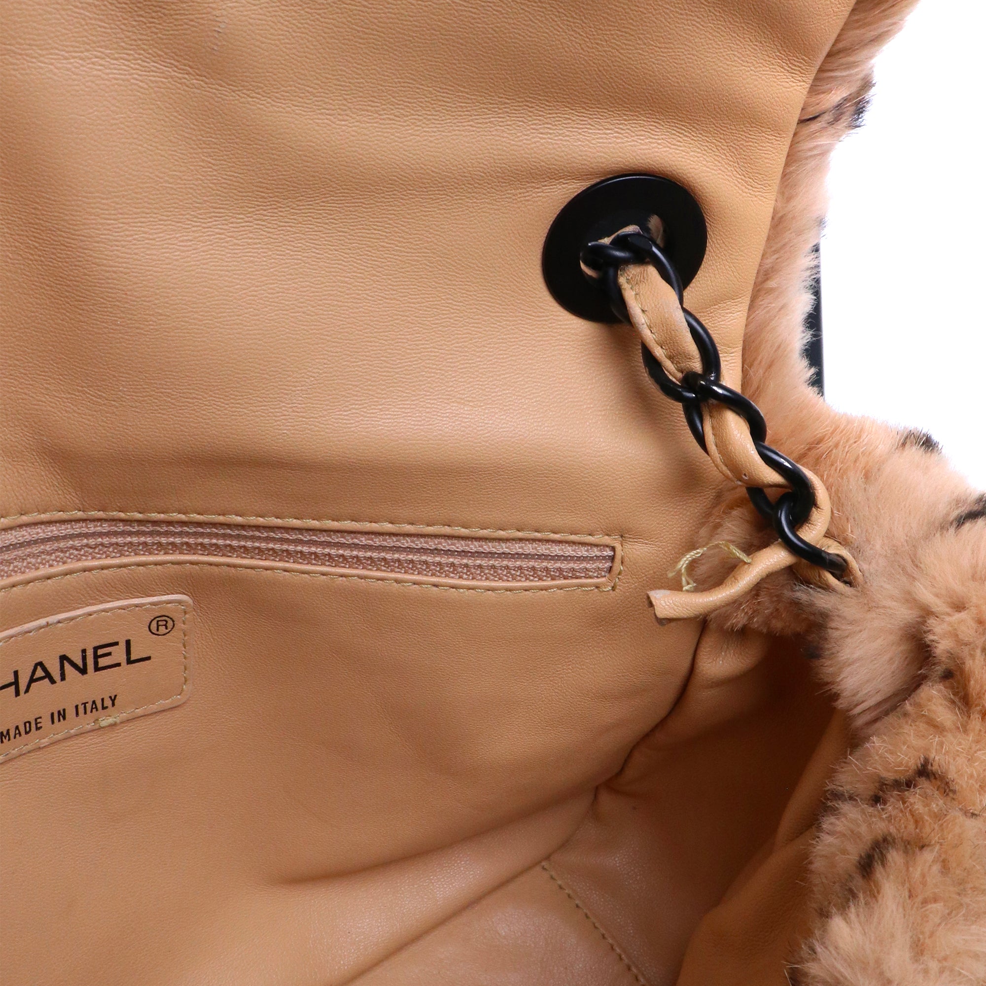 CHANEL - Sac à bandoulière Timeless/Classique Chanel simple flap en fourrure lapin