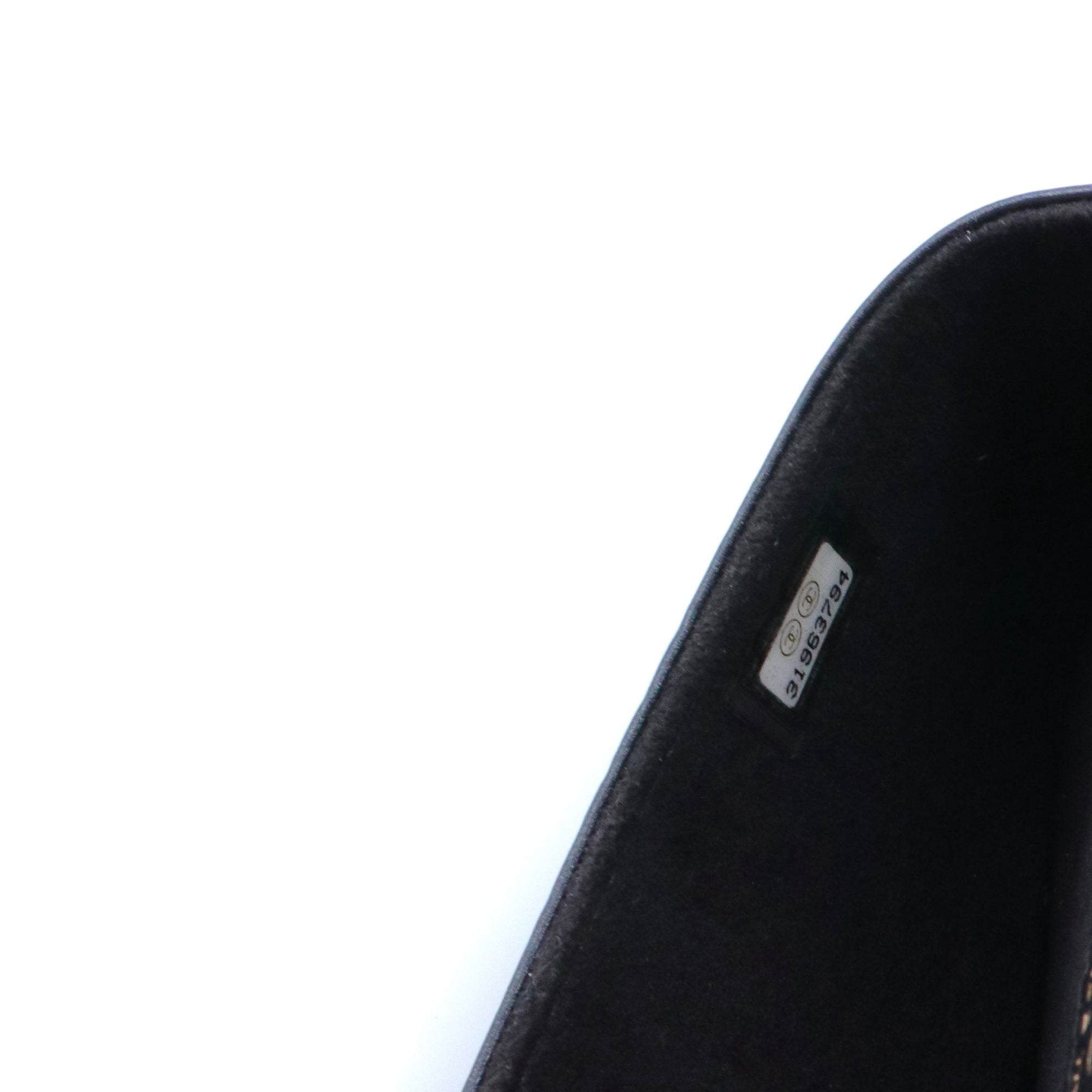 CHANEL - Pochette à bandoulière/Étui à lunette Chanel en cuir caviar noir