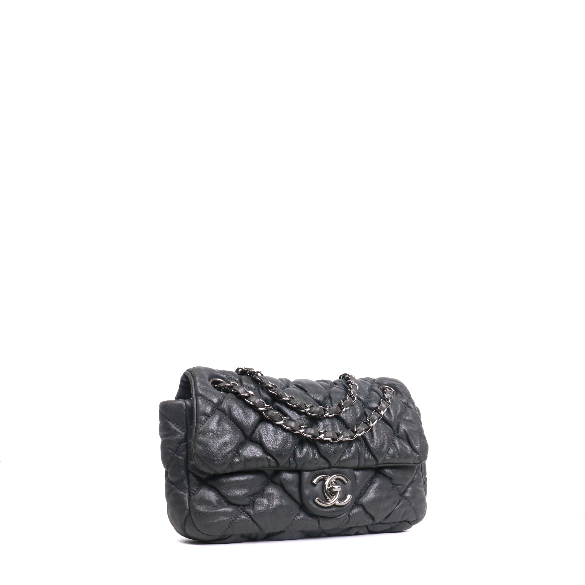 CHANEL - Sac à main Timeless/Classique Chanel simple flap Chanel en cuir froissé bulle gris