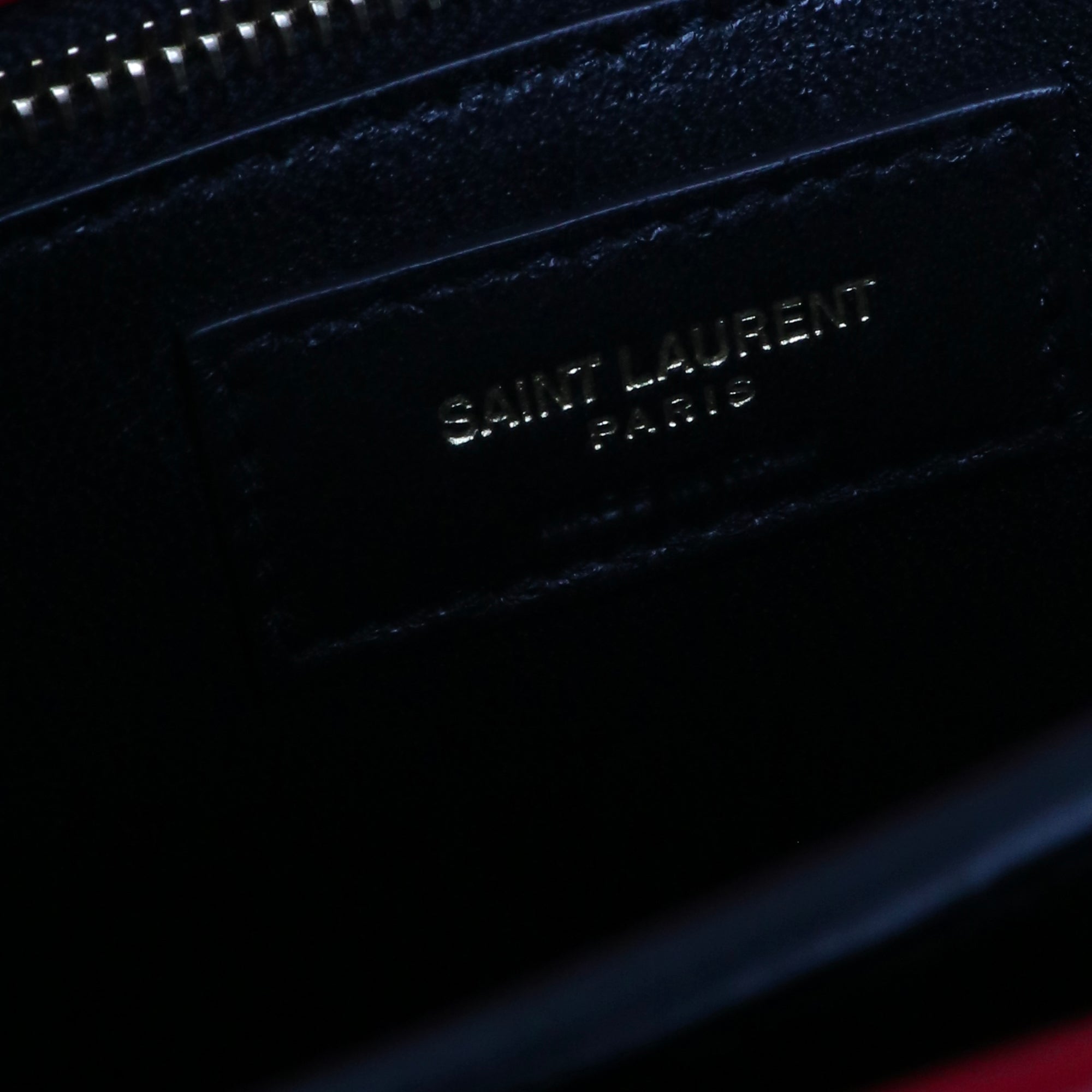 SAINT LAURENT - Sac à bandoulière Cassandre Saint Laurent en cuir rouge