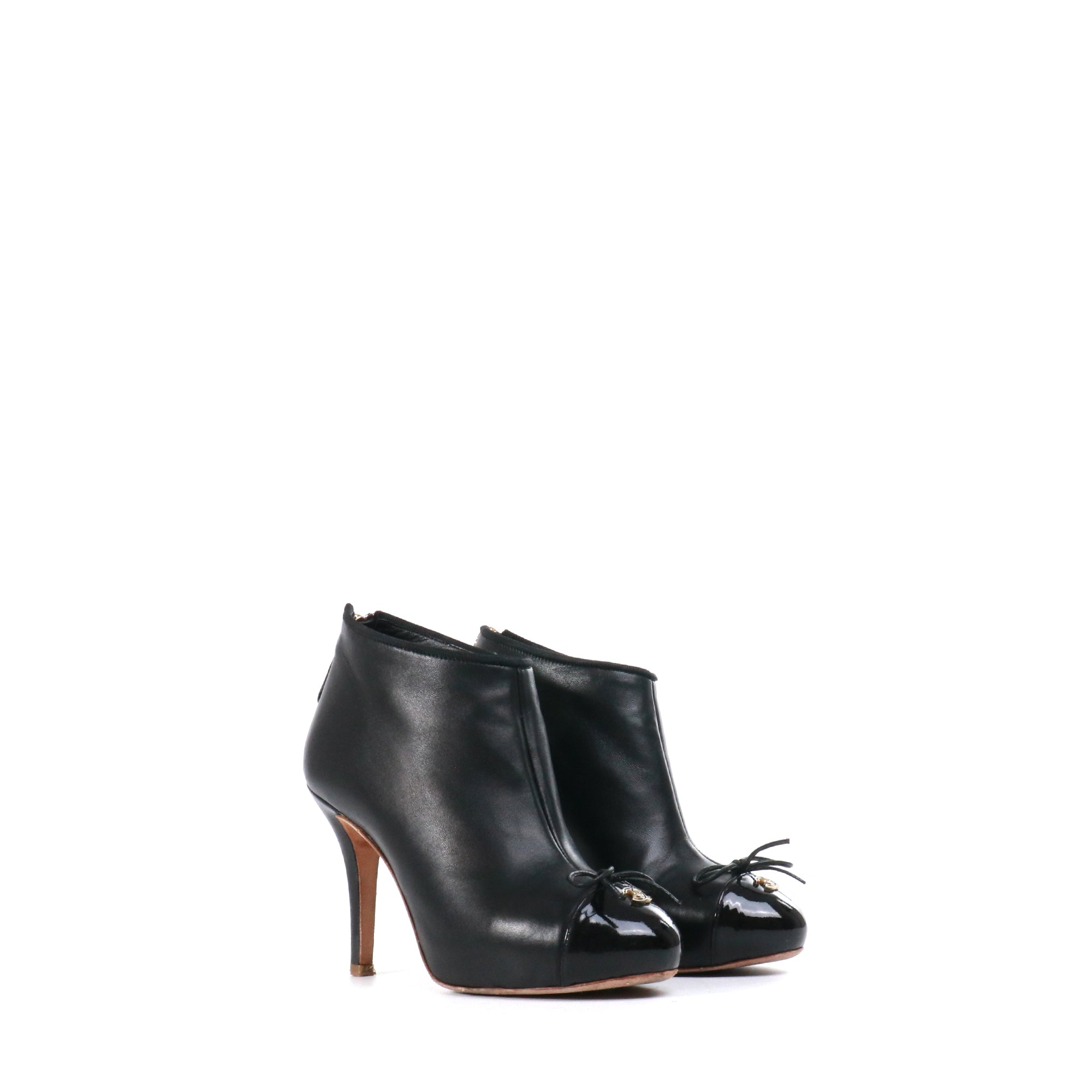 CHANEL - Bottines CC Chanel en cuir d'agneau noir (T34,5)