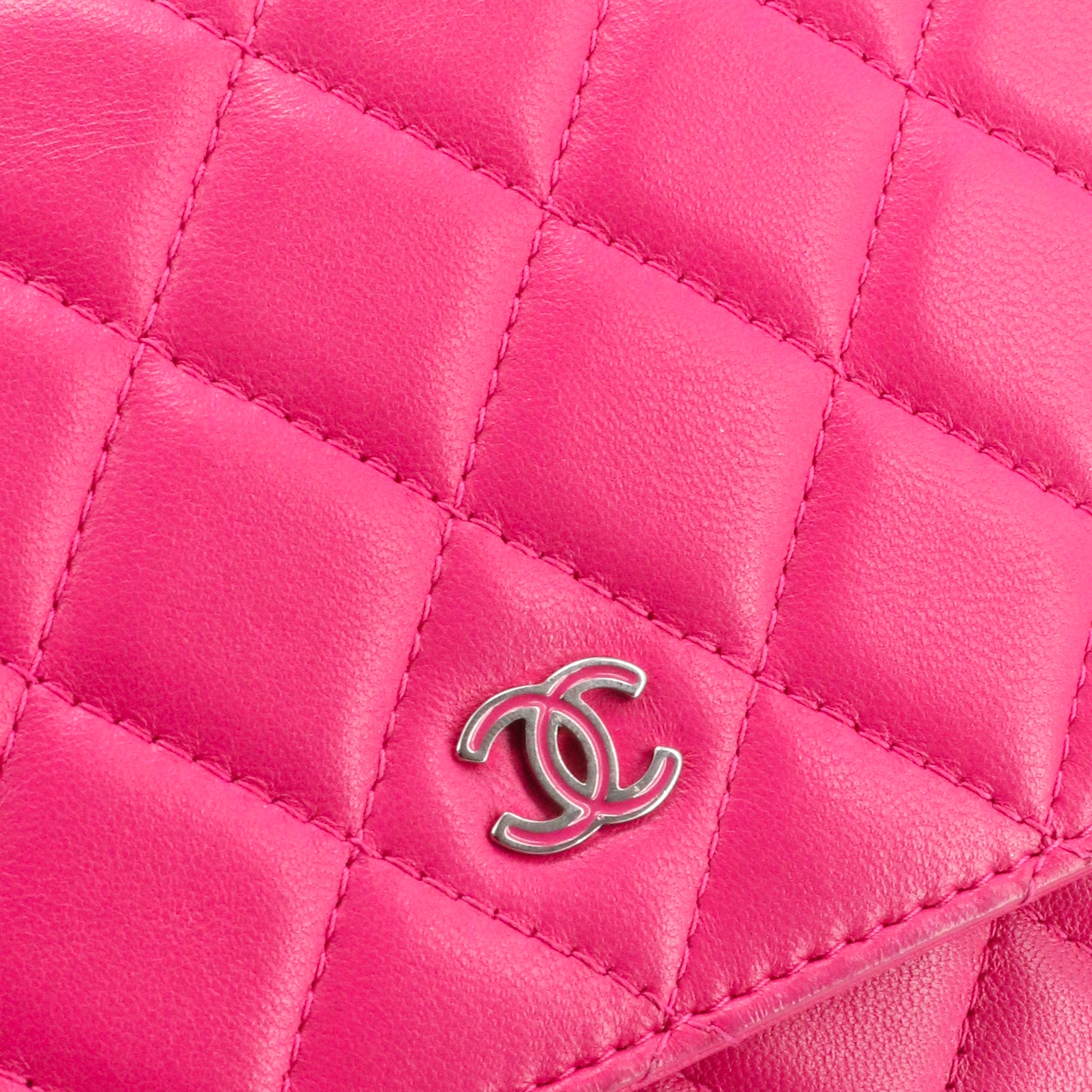 CHANEL - Sac Wallet On Chain Timeless Chanel en cuir lisse rose