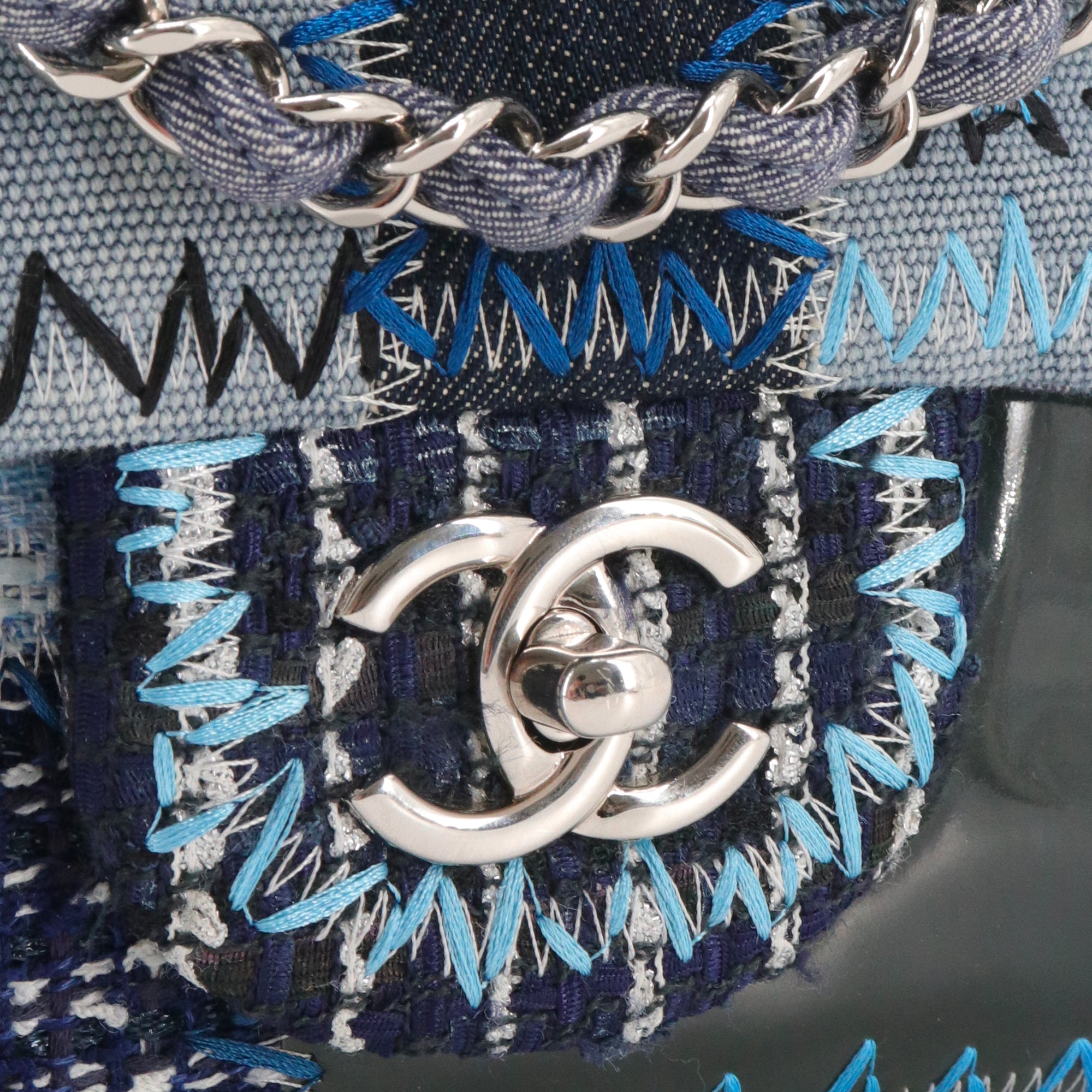 CHANEL - Sac à main Classique/Timeless Chanel simple flap Chanel en patchwork denim