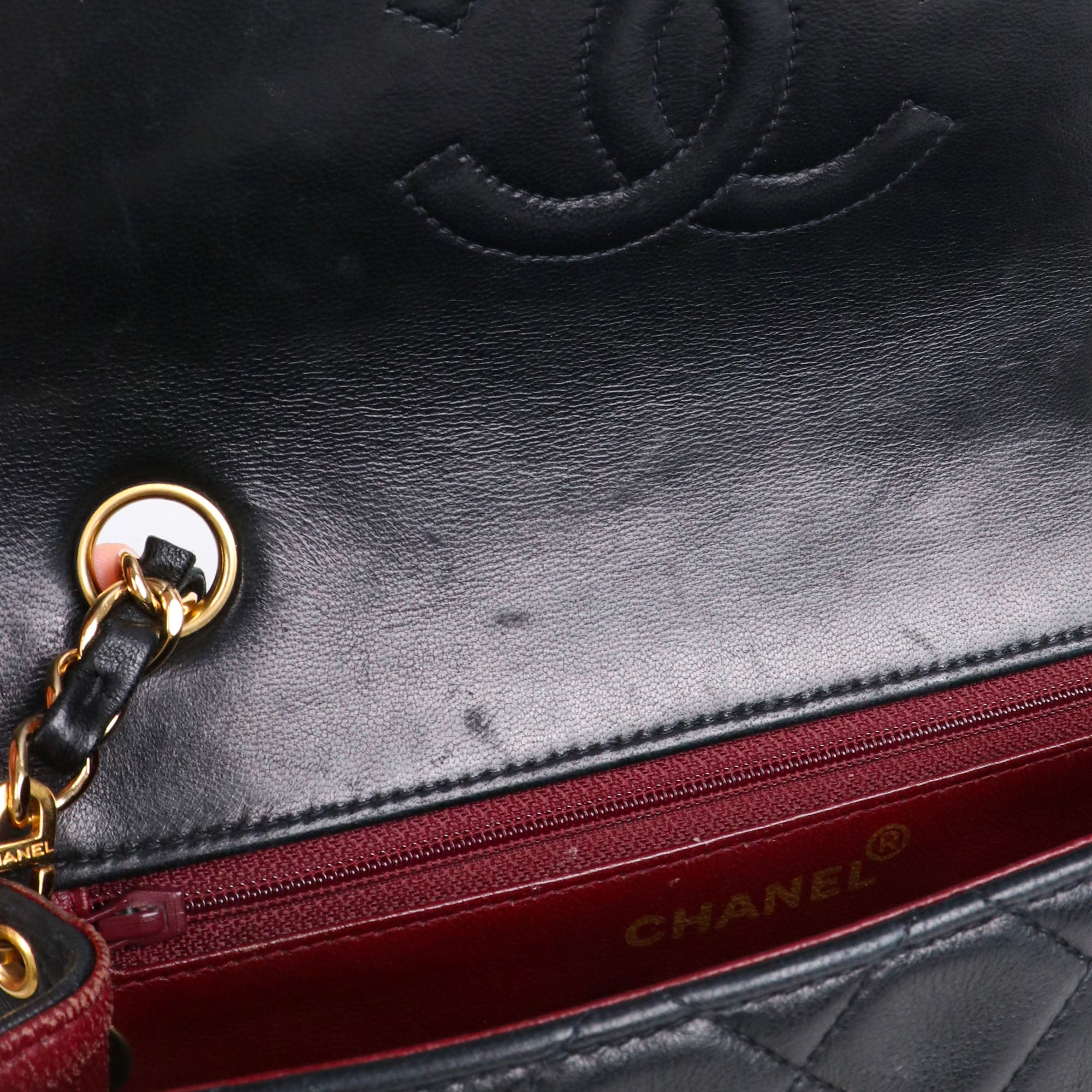 CHANEL - Sac à bandoulière Timeless Mini Square Chanel en cuir noir vintage