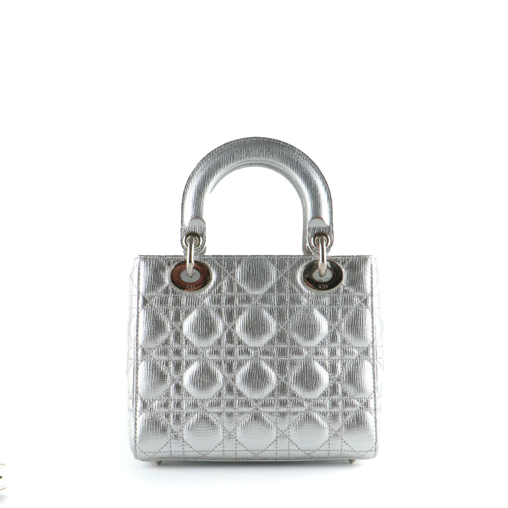 DIOR - Sac à bandoulière Lady Dior small en cuir argenté