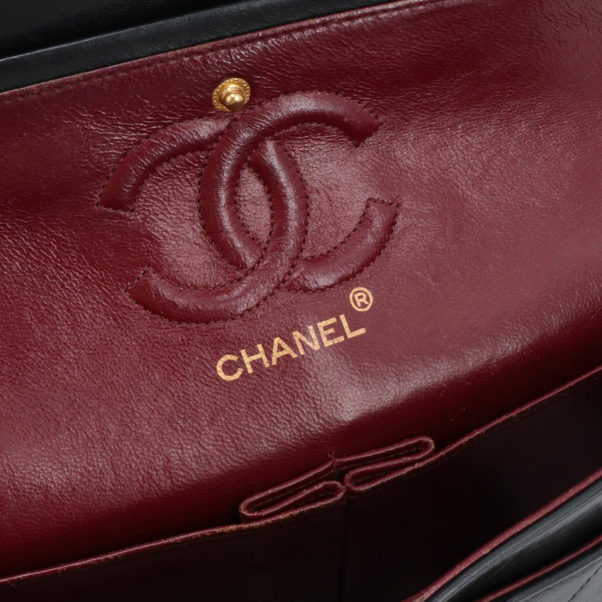 CHANEL - Sac à main Timeless 23 Chanel double flap en cuir matelassé noir